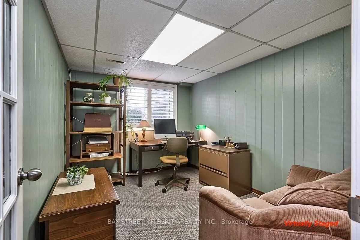 1261 Richards Crescent