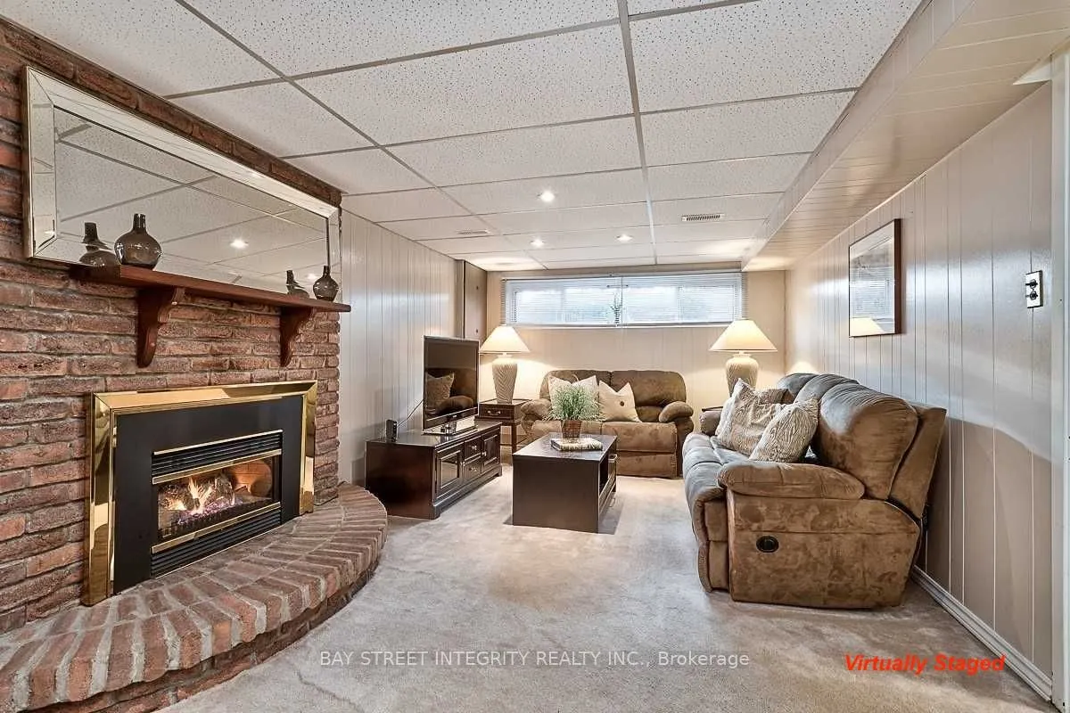 1261 Richards Crescent