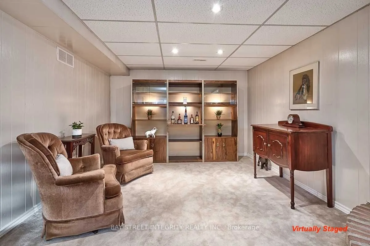 1261 Richards Crescent