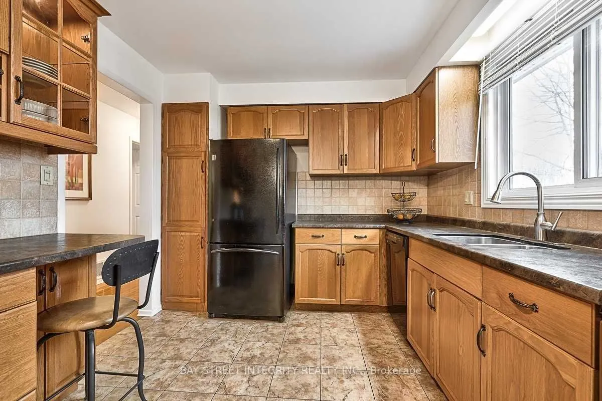 1261 Richards Crescent