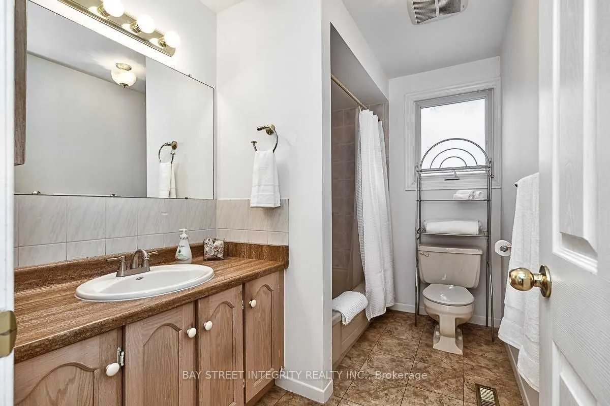 1261 Richards Crescent