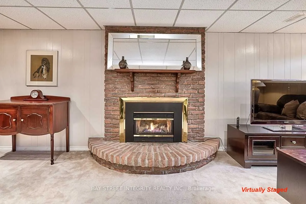 1261 Richards Crescent