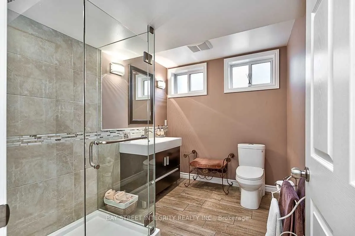 1261 Richards Crescent