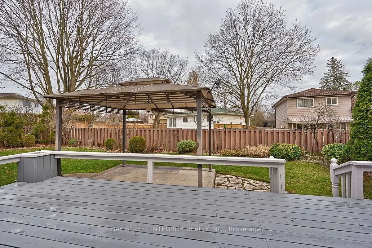 1261 Richards Crescent