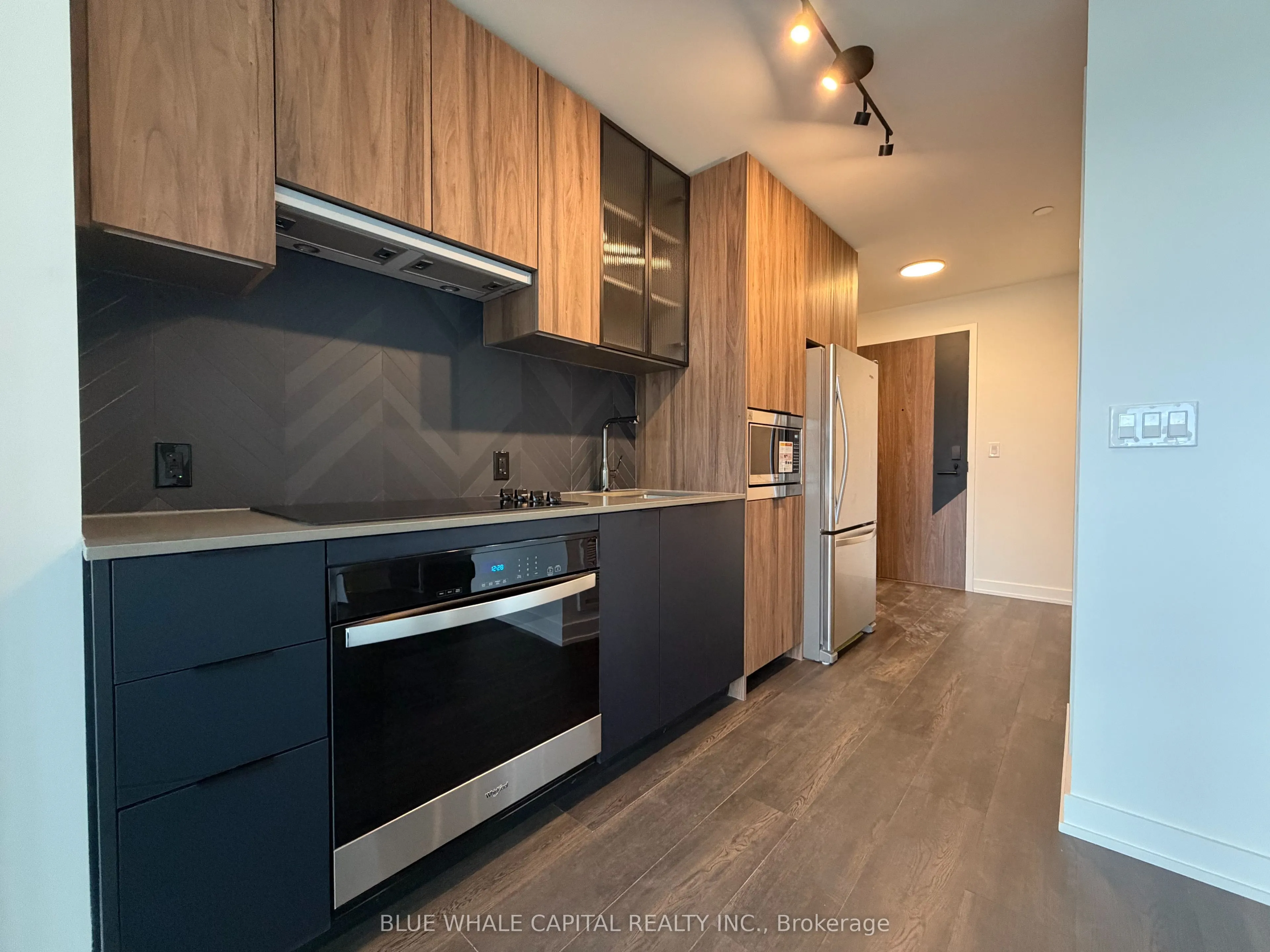 1037 The Queensway, #506