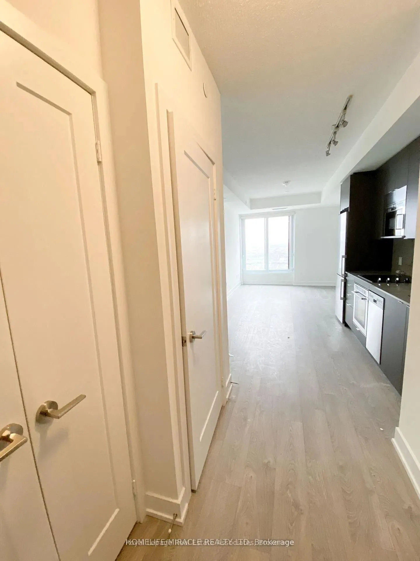 7 Mabelle Avenue, #3510