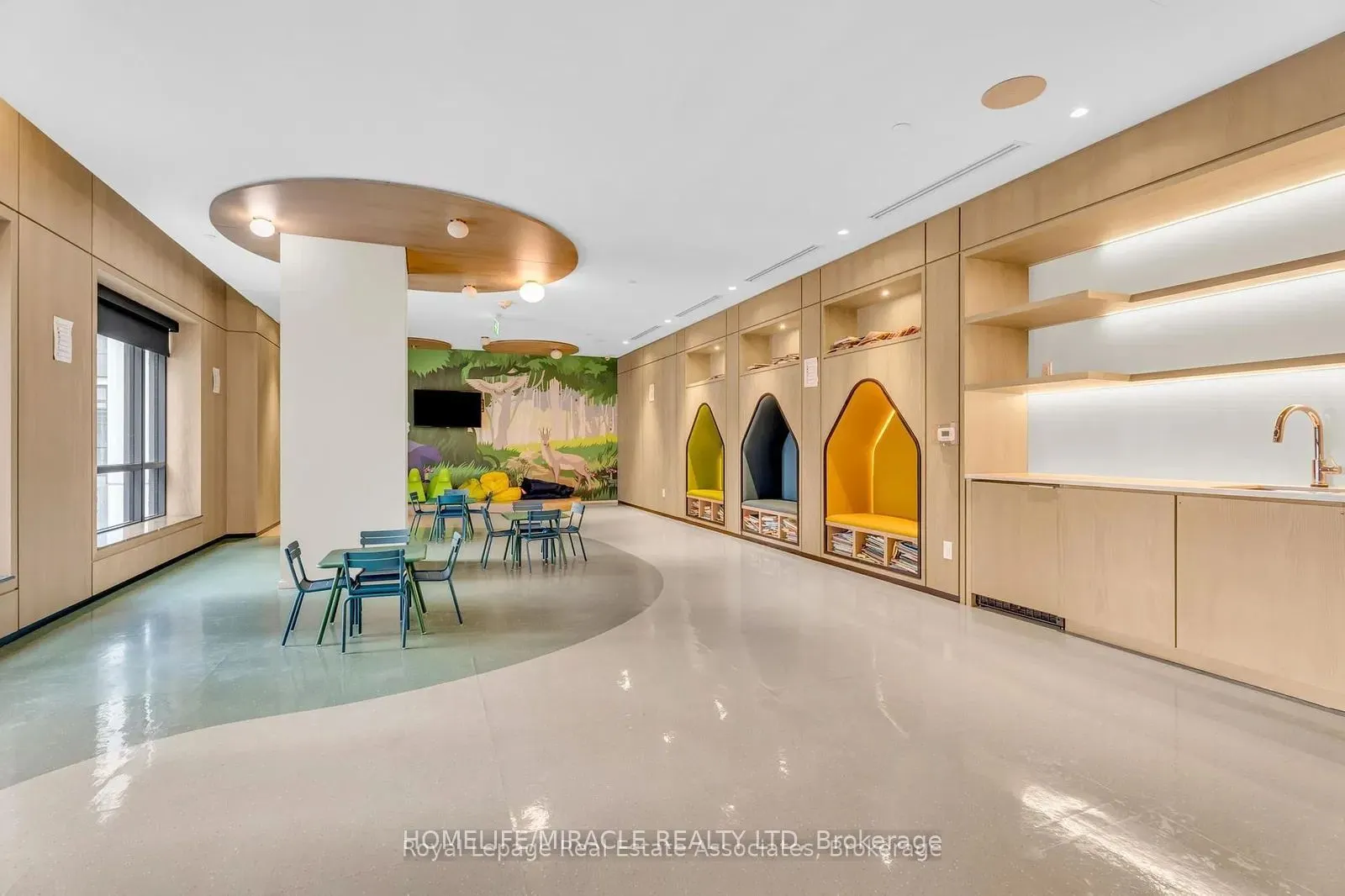 7 Mabelle Avenue, #3510