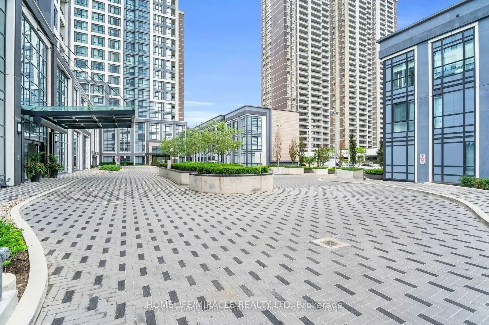 7 Mabelle Avenue, #3510