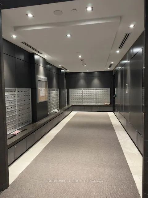 9 Mabelle Avenue, #315