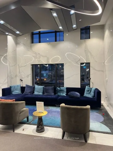 9 Mabelle Avenue, #315