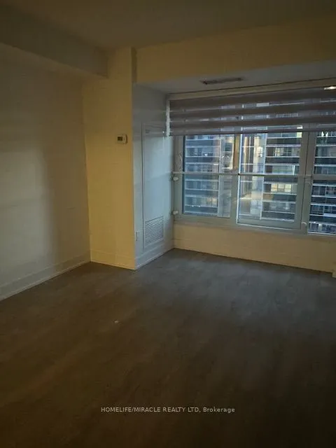 9 Mabelle Avenue, #315