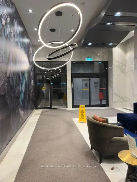 9 Mabelle Avenue, #315