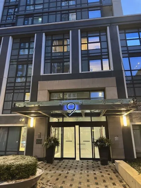 9 Mabelle Avenue, #315