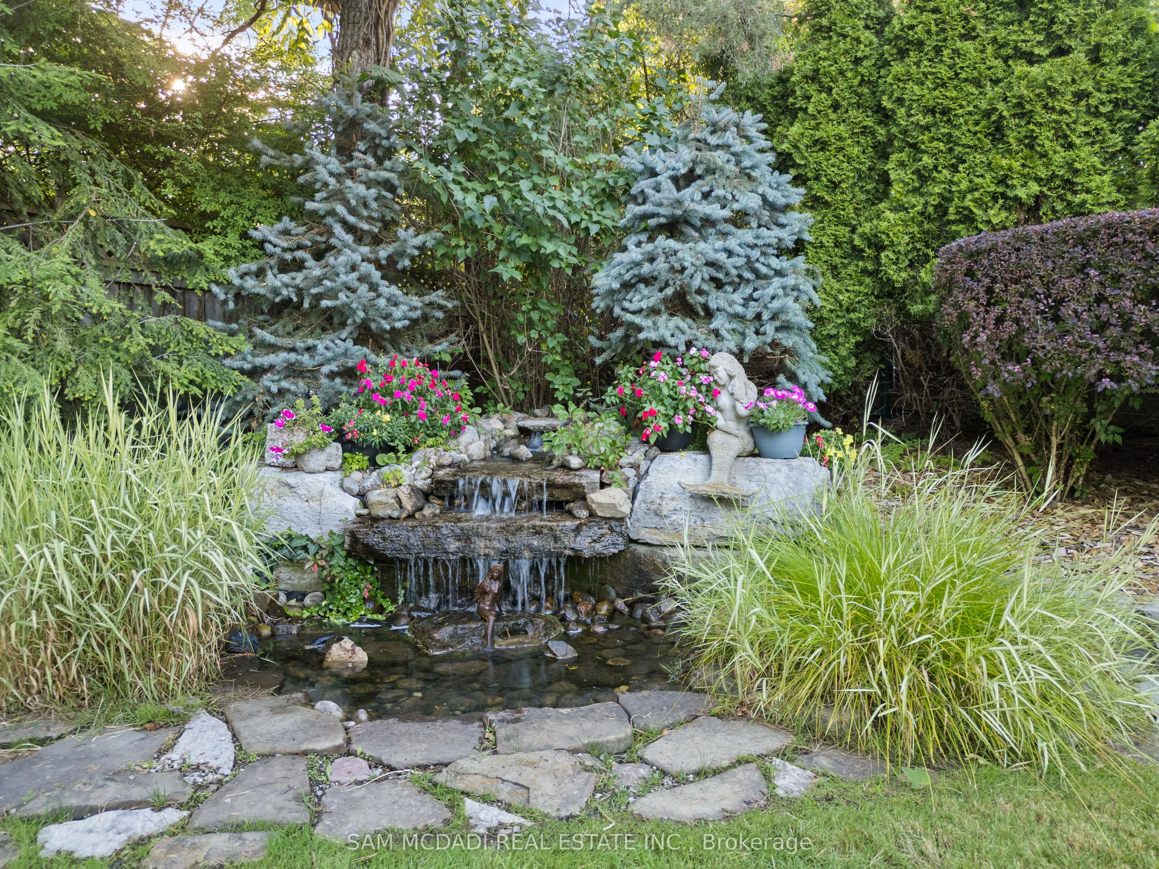 1522 Glenhill Crescent