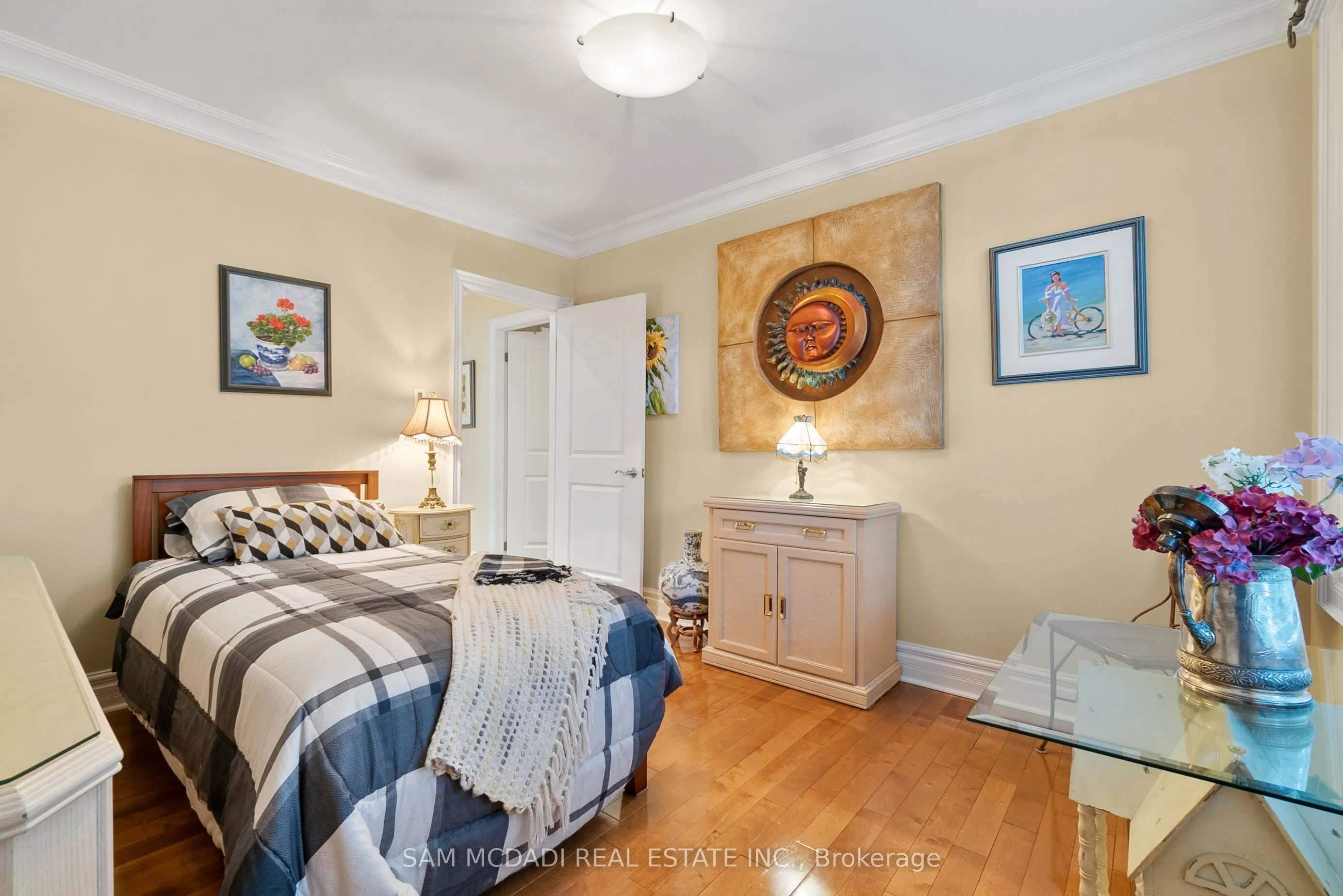 1522 Glenhill Crescent