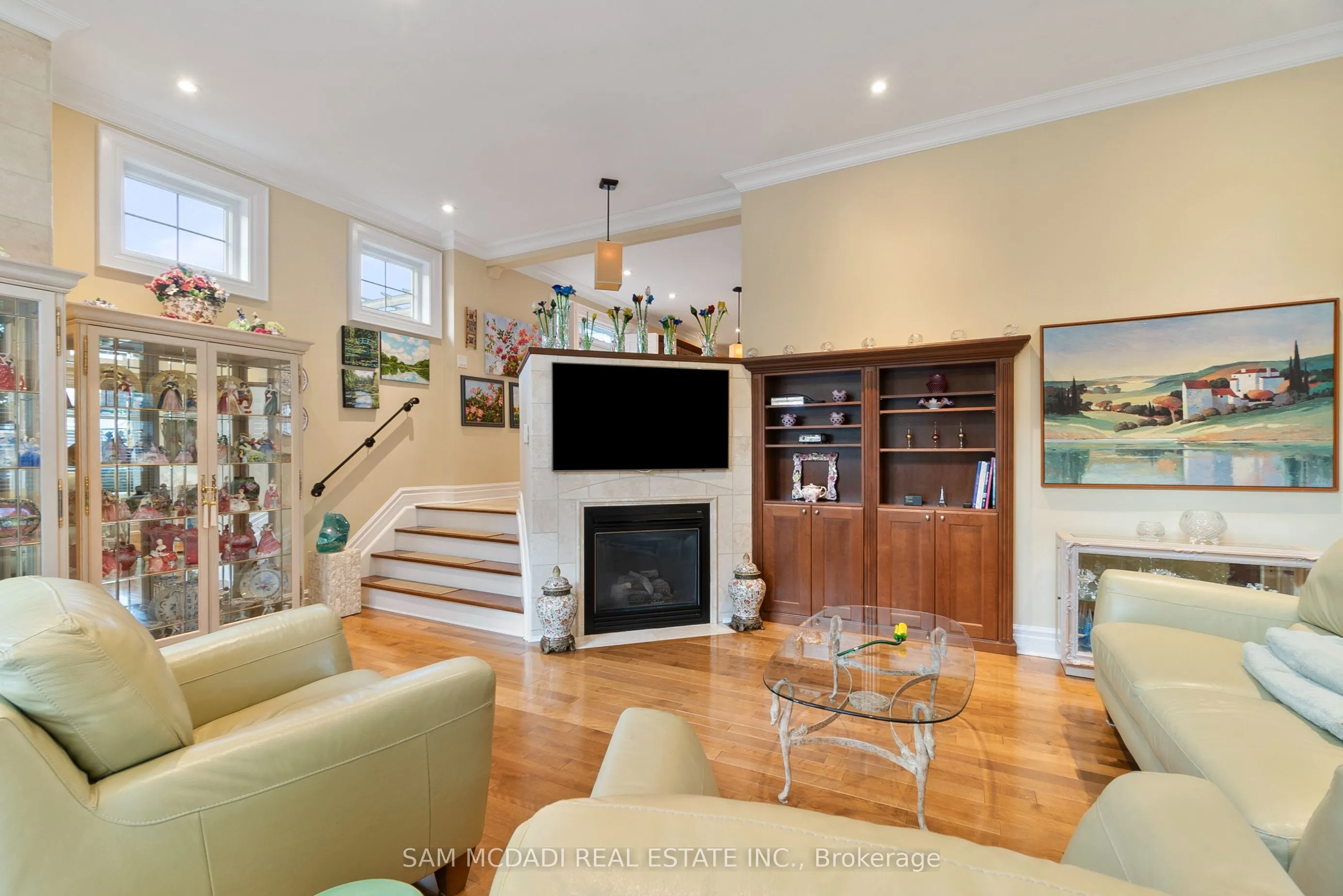 1522 Glenhill Crescent