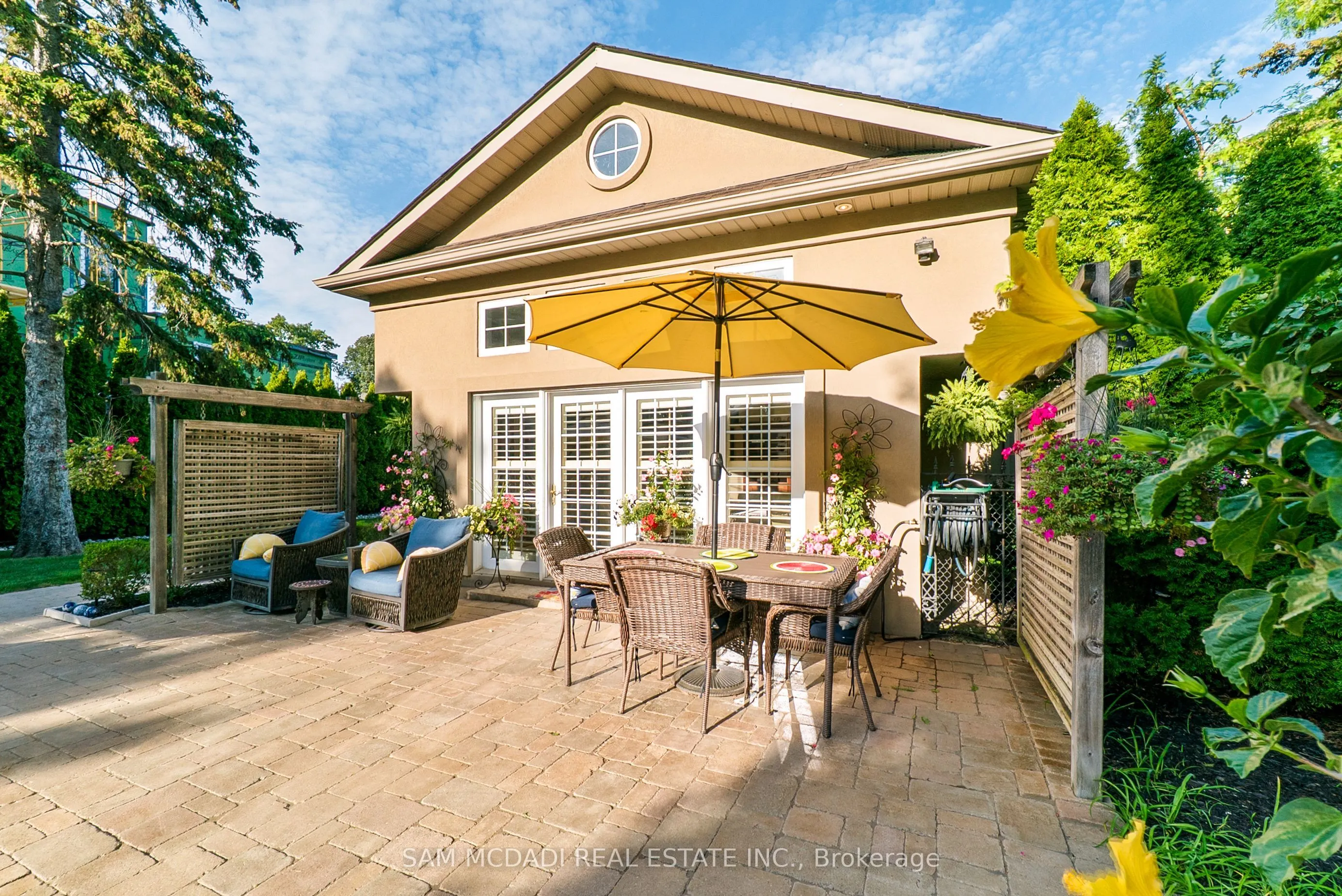 1522 Glenhill Crescent