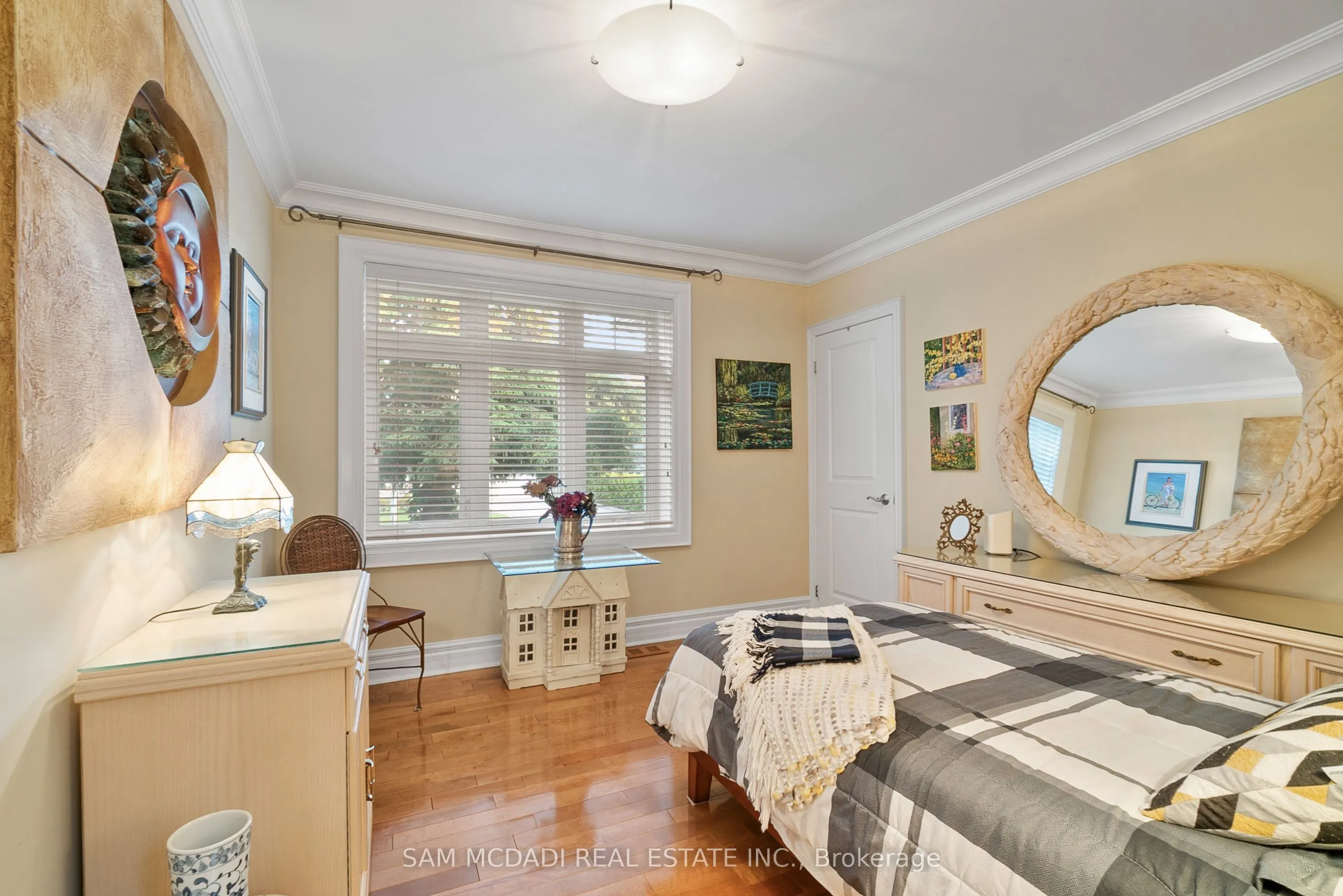 1522 Glenhill Crescent