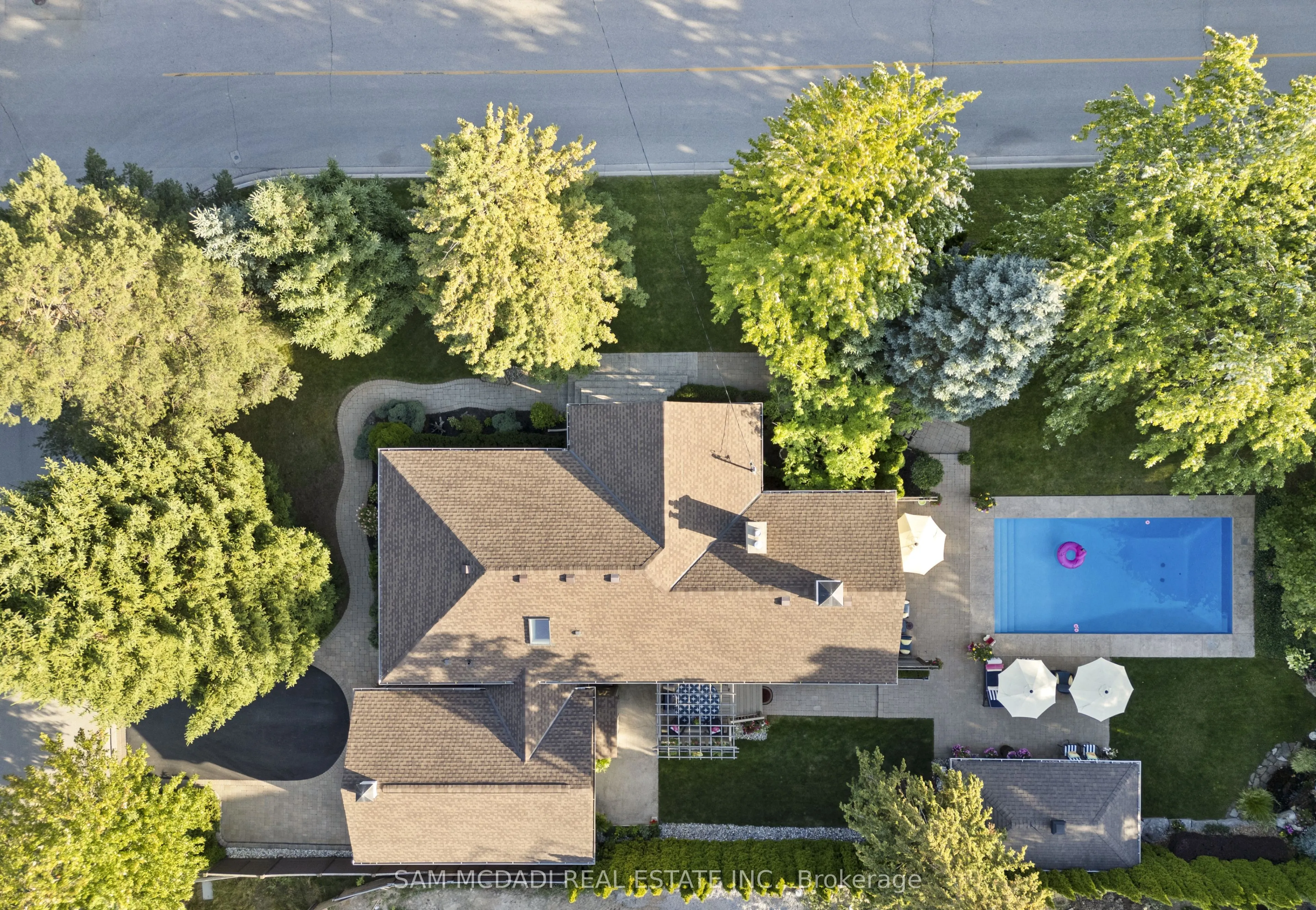 1522 Glenhill Crescent