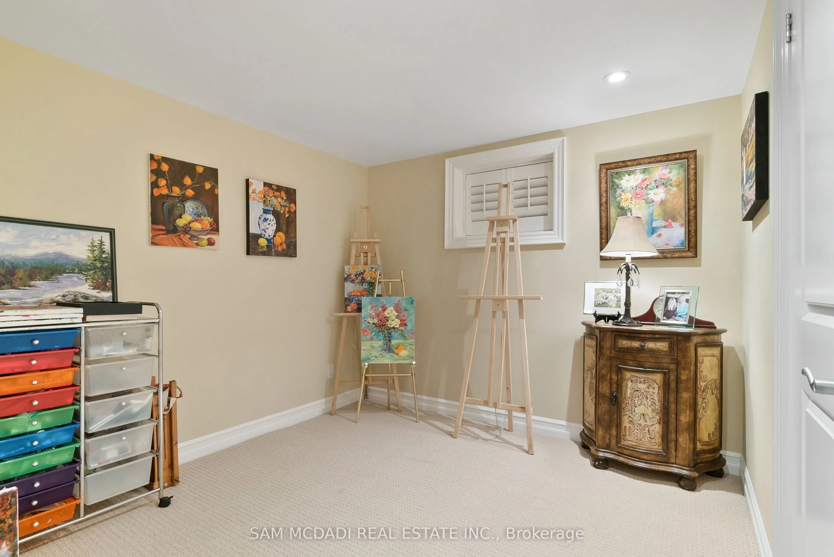 1522 Glenhill Crescent