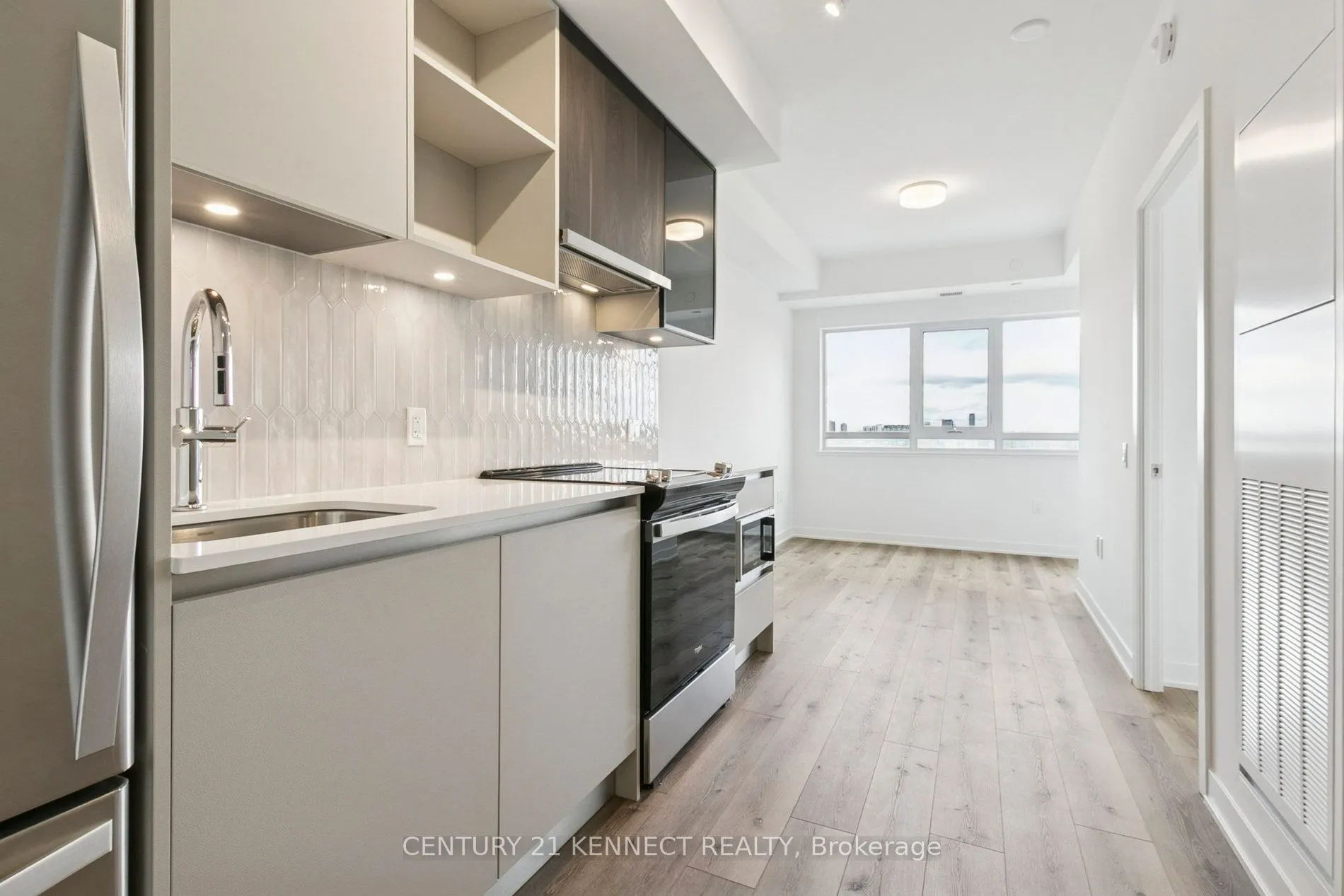 395 Dundas Street W, #628