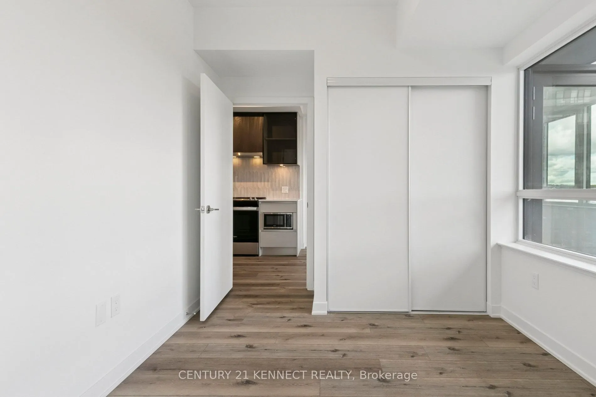 395 Dundas Street W, #628