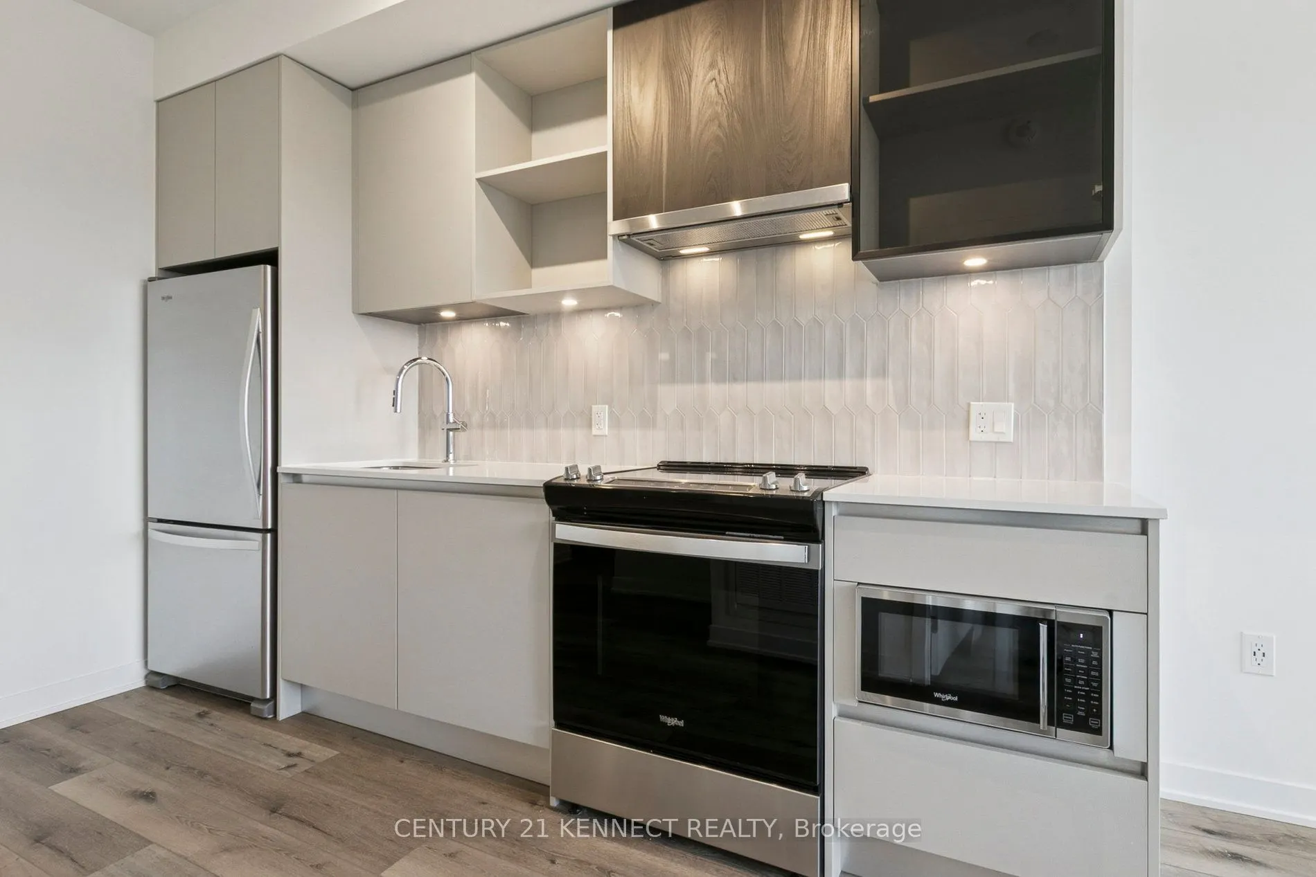 395 Dundas Street W, #628