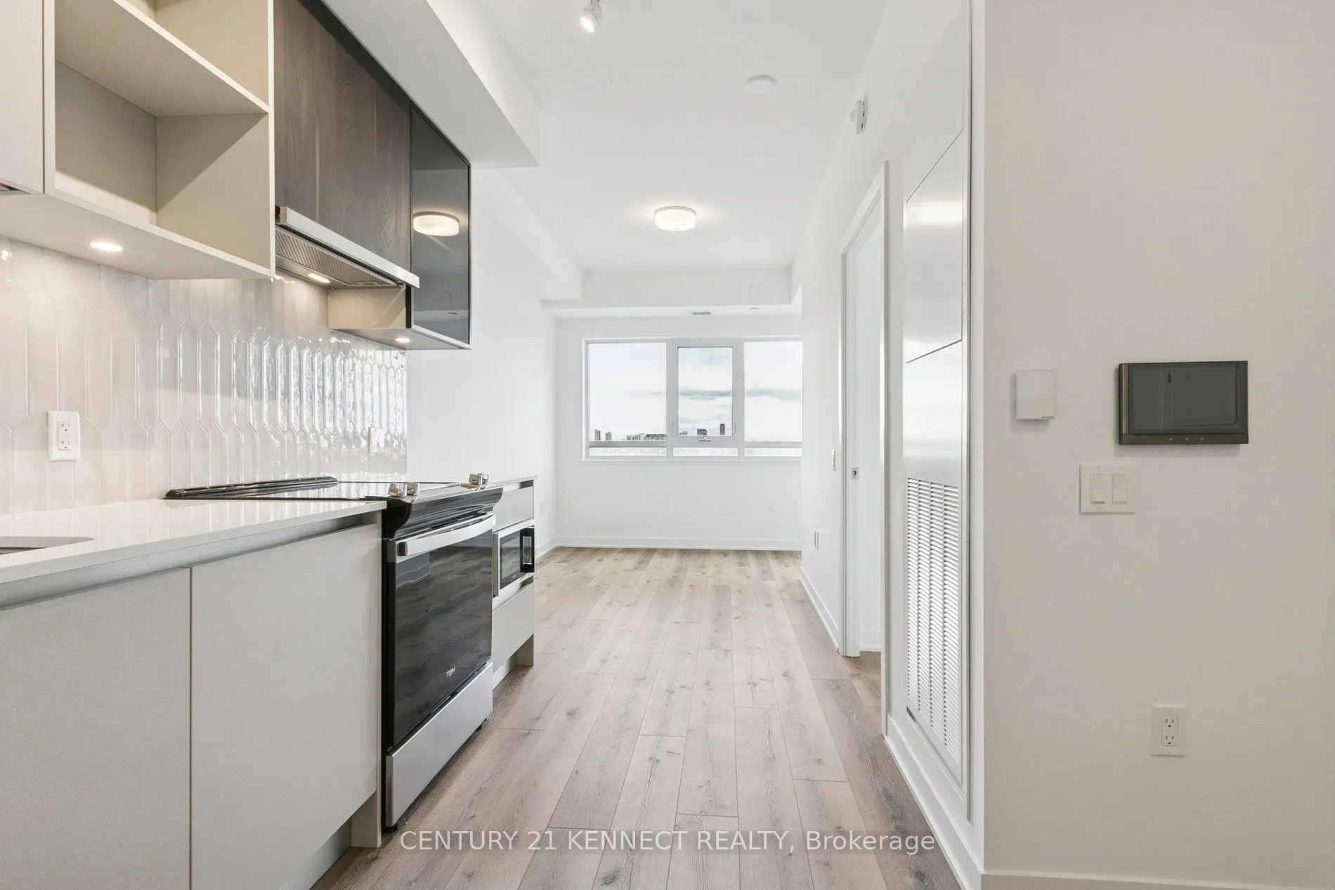 395 Dundas Street W, #628