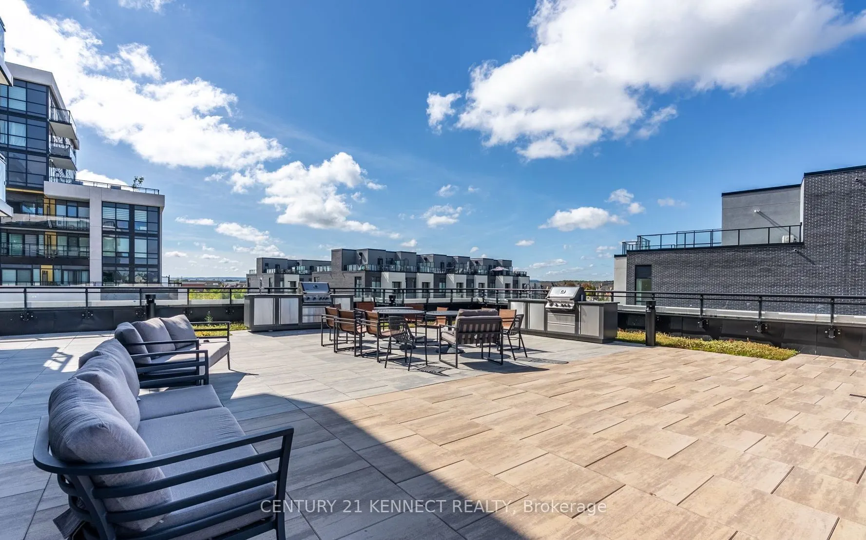 395 Dundas Street W, #628