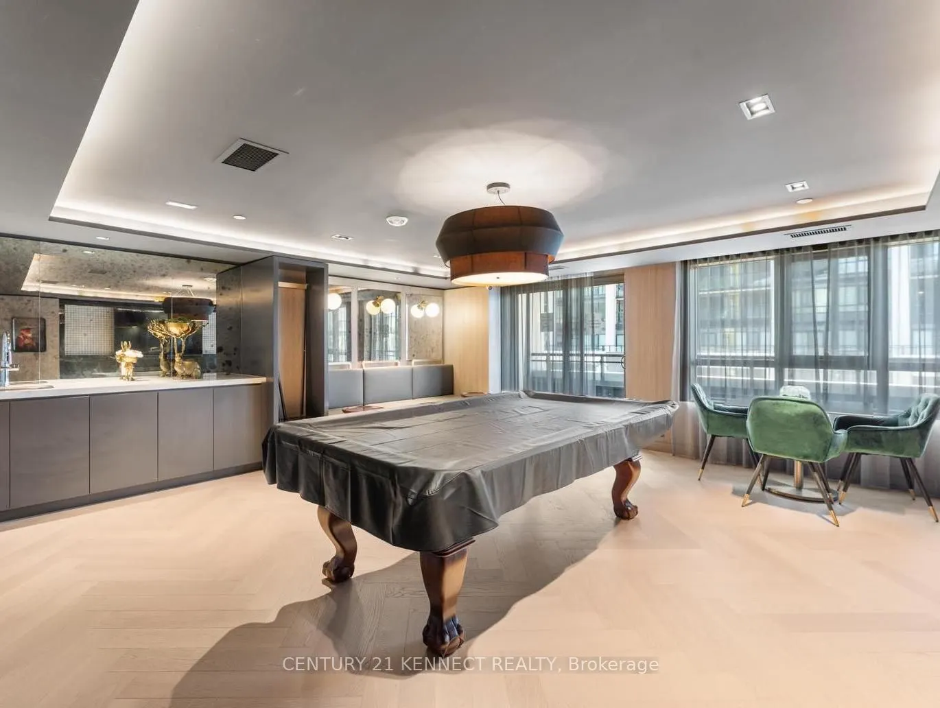 395 Dundas Street W, #628