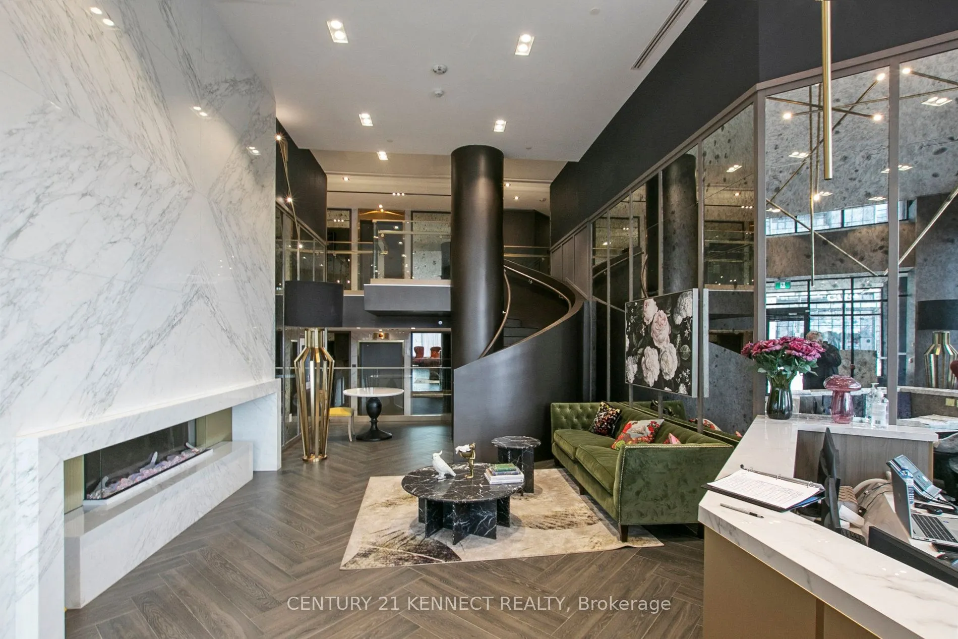 395 Dundas Street W, #628