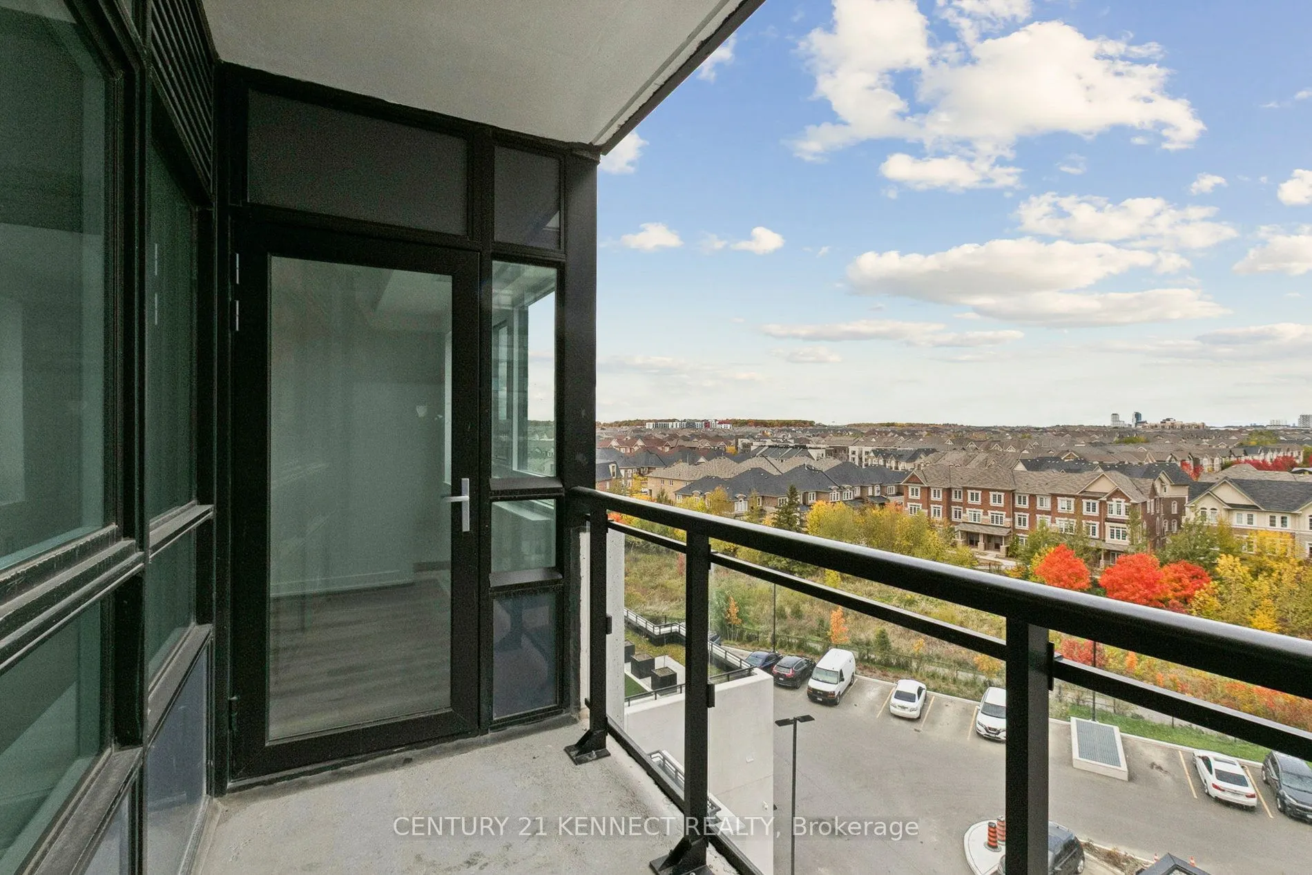 395 Dundas Street W, #628