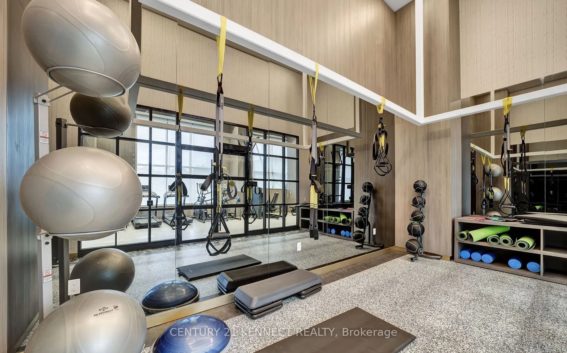 395 Dundas Street W, #628