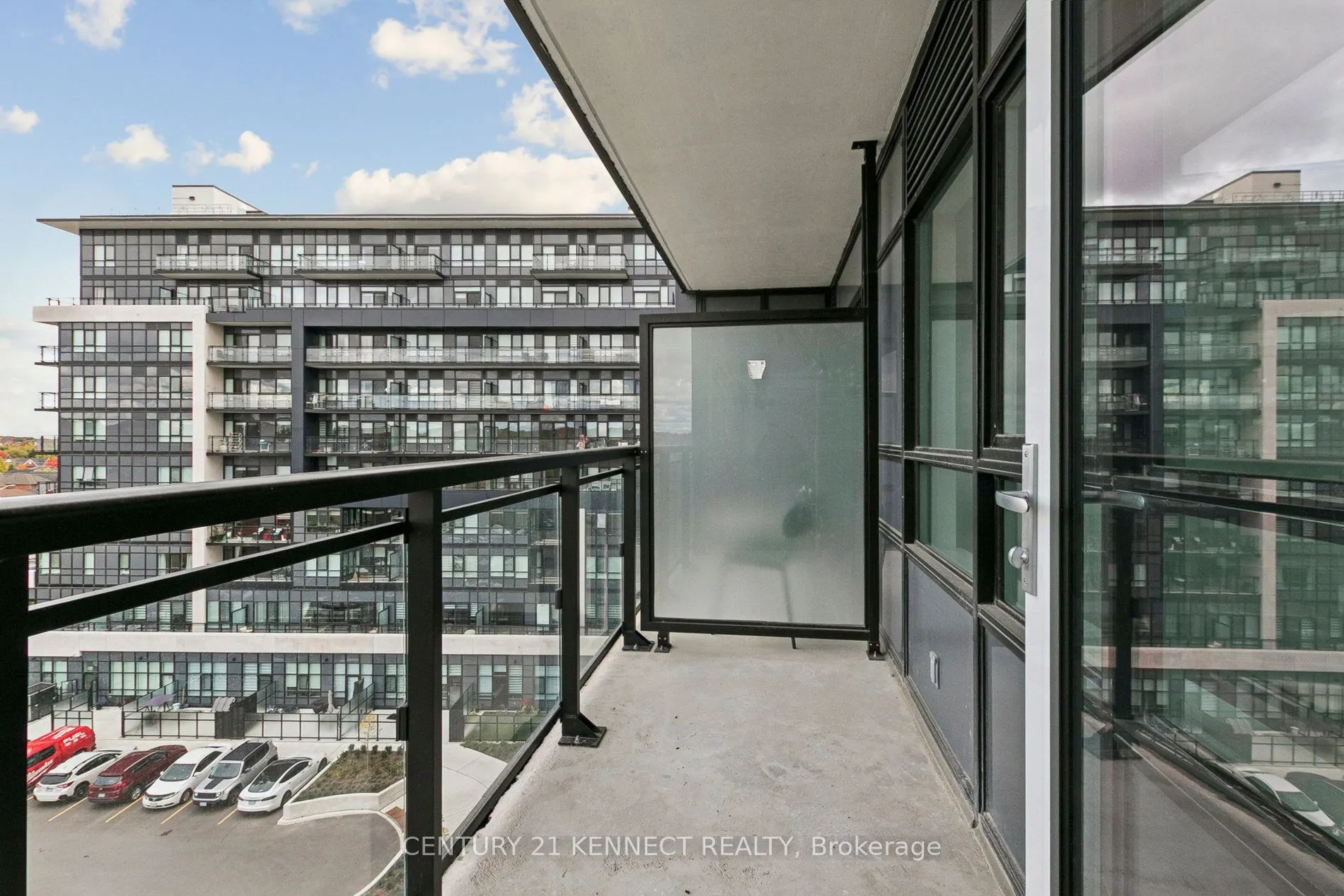 395 Dundas Street W, #628
