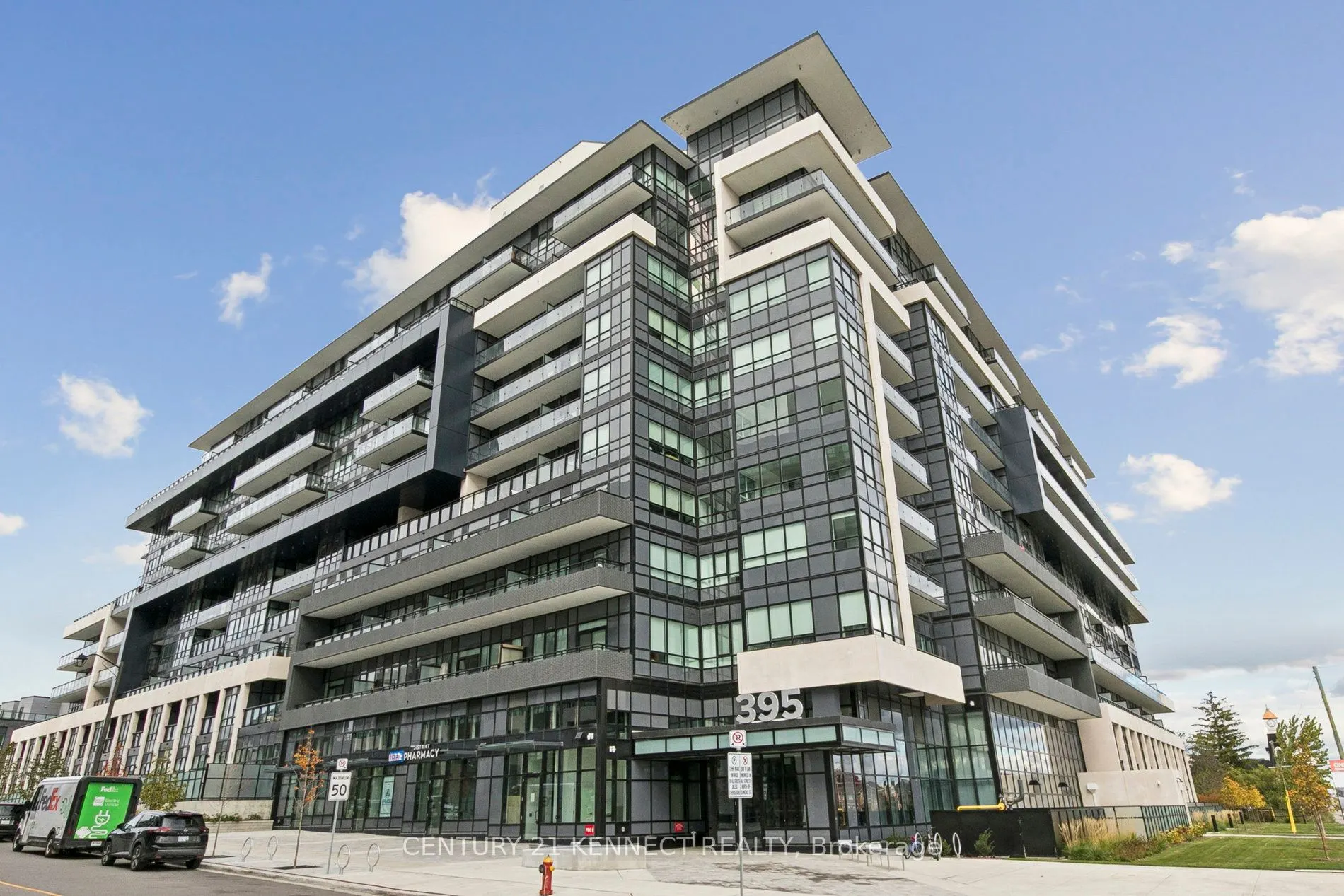 395 Dundas Street W, #628