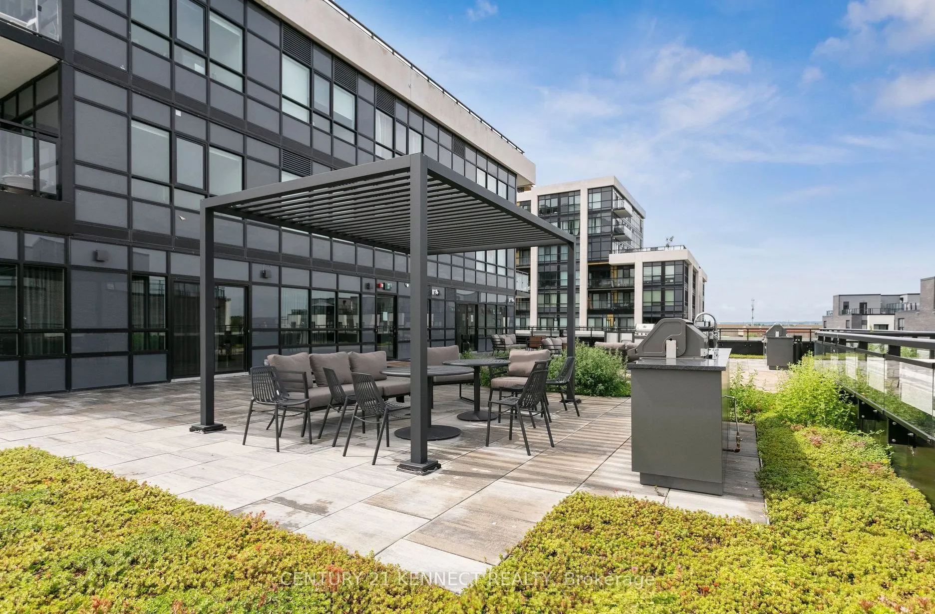 395 Dundas Street W, #628