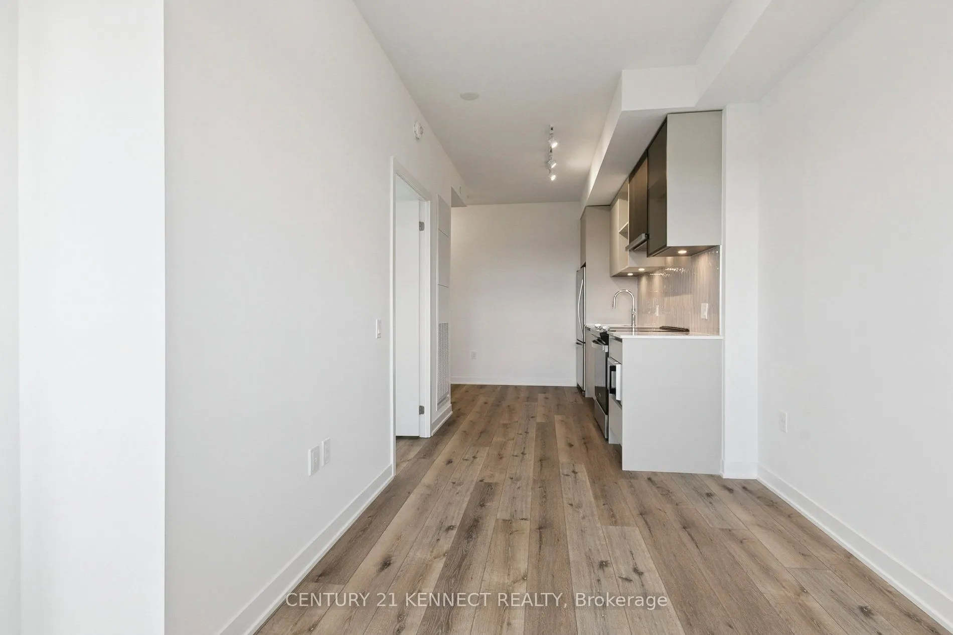 395 Dundas Street W, #628