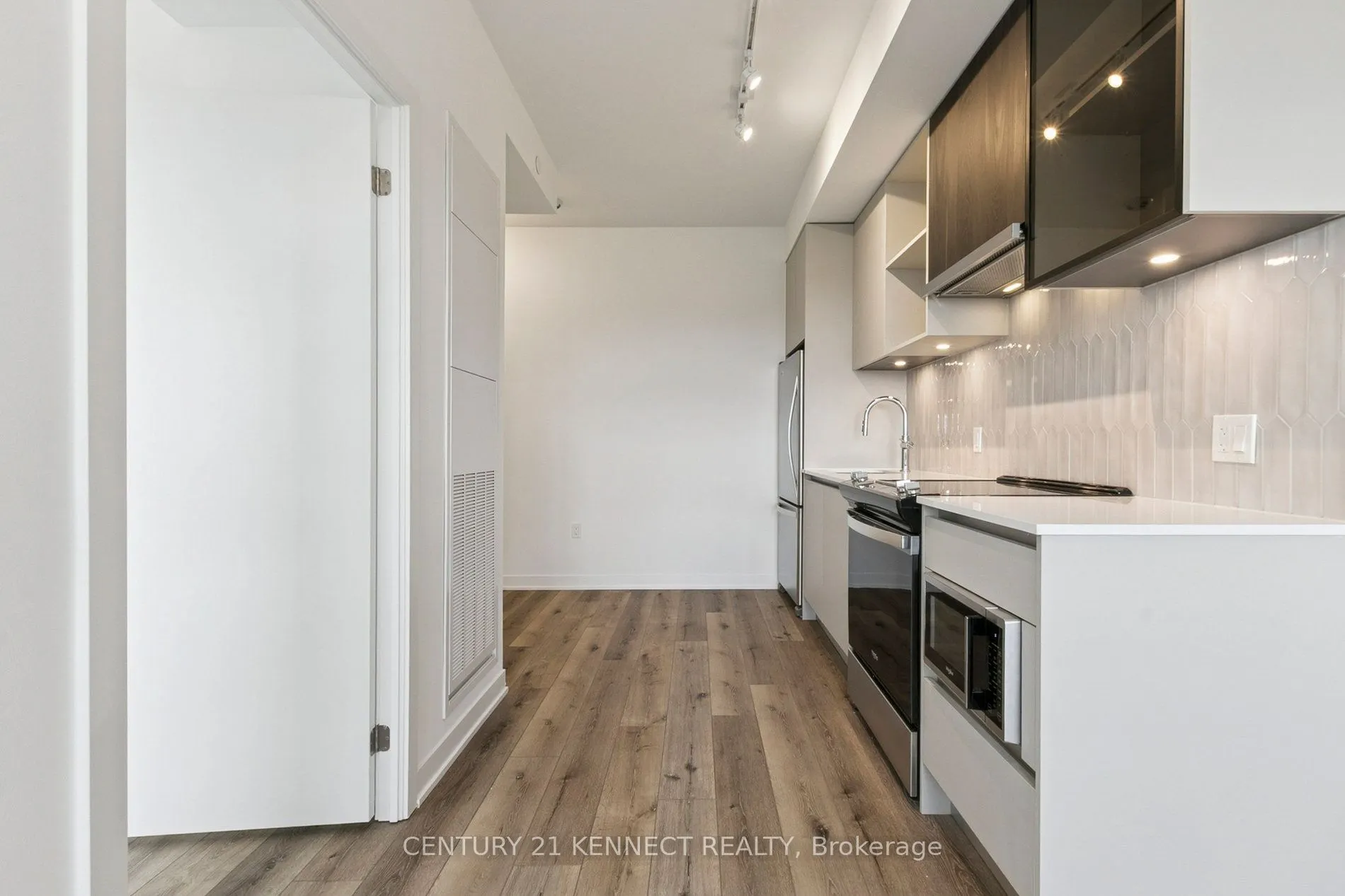 395 Dundas Street W, #628