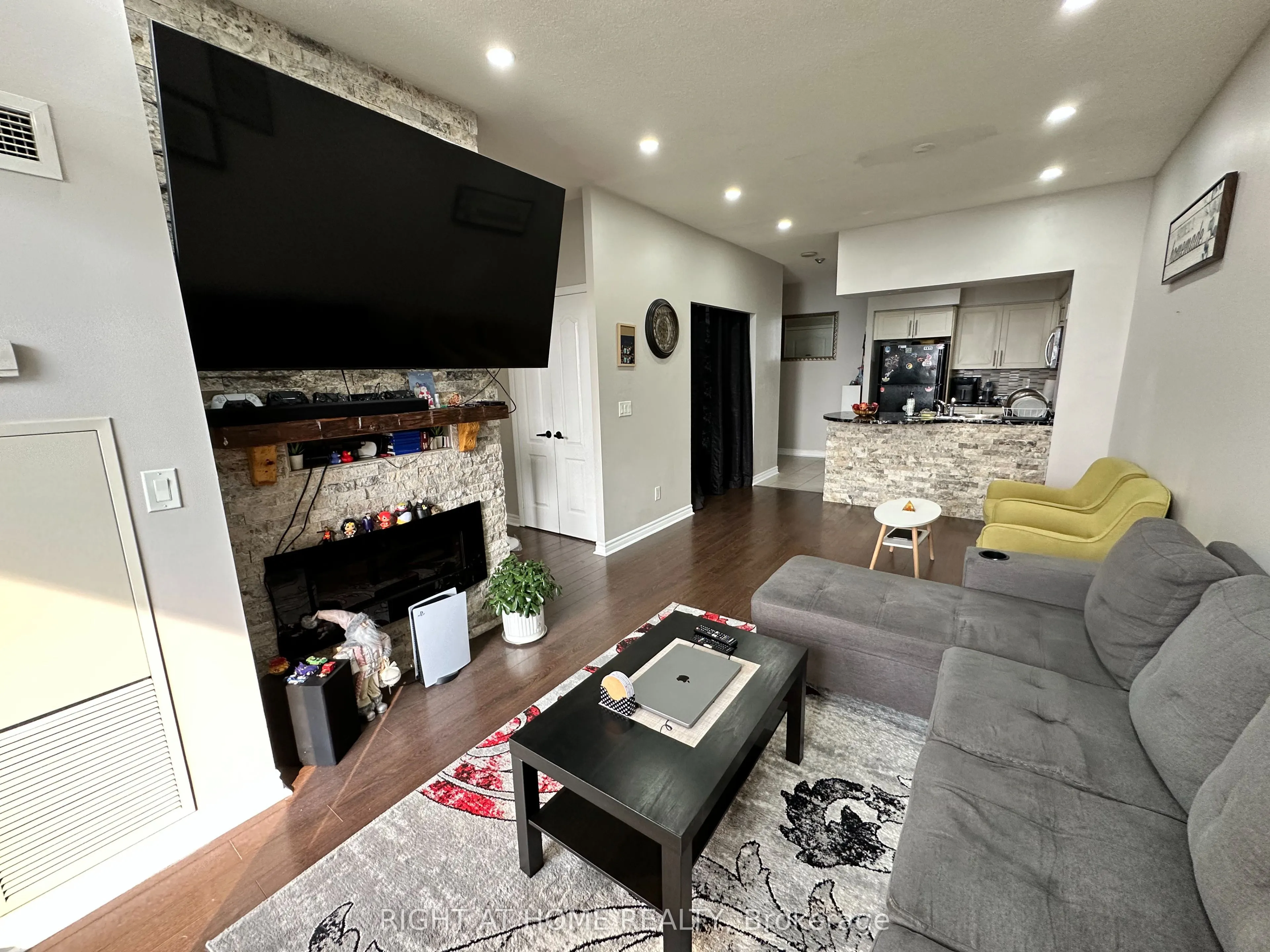 4090 Living Arts Drive, #2906