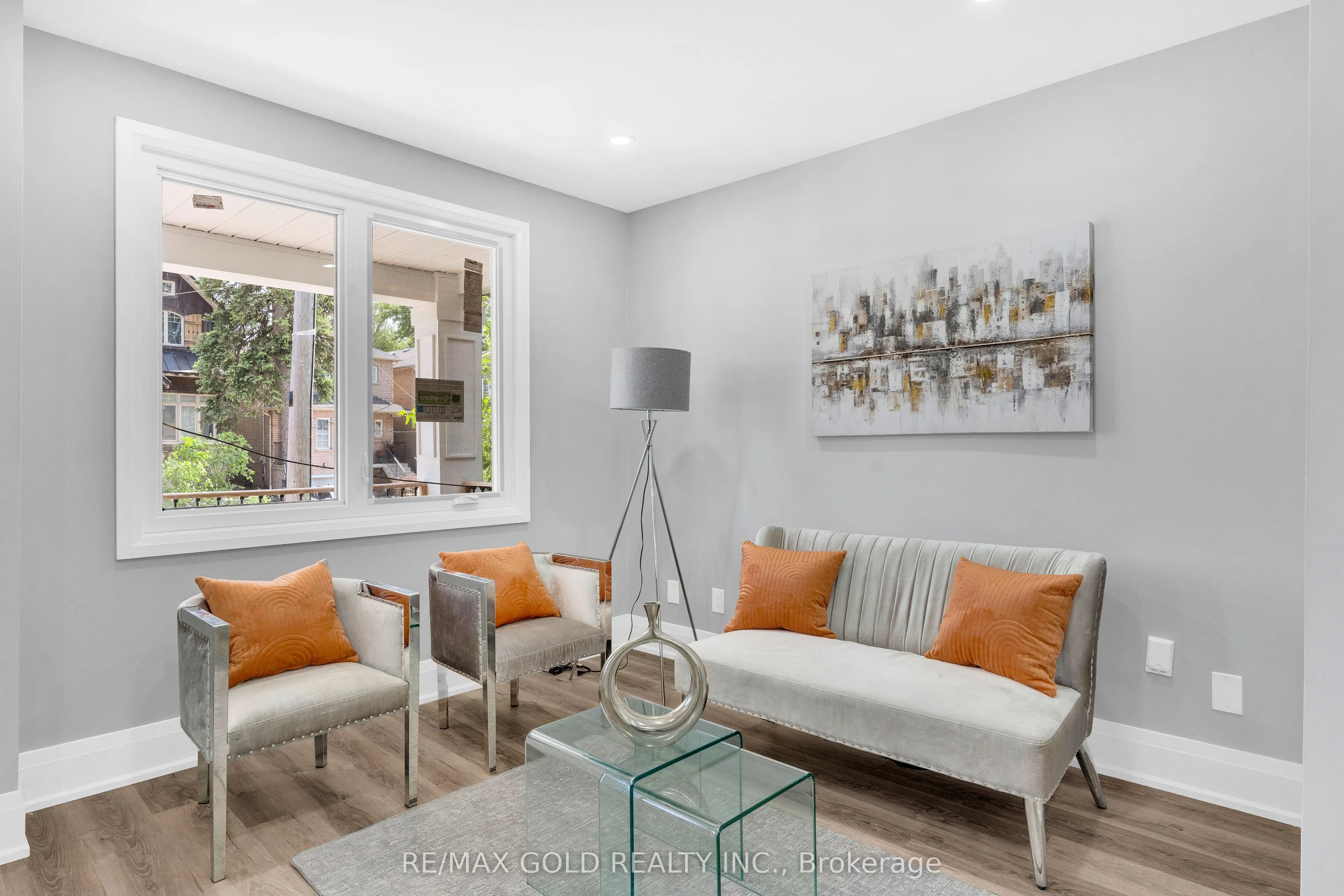 8 Fairglen Crescent