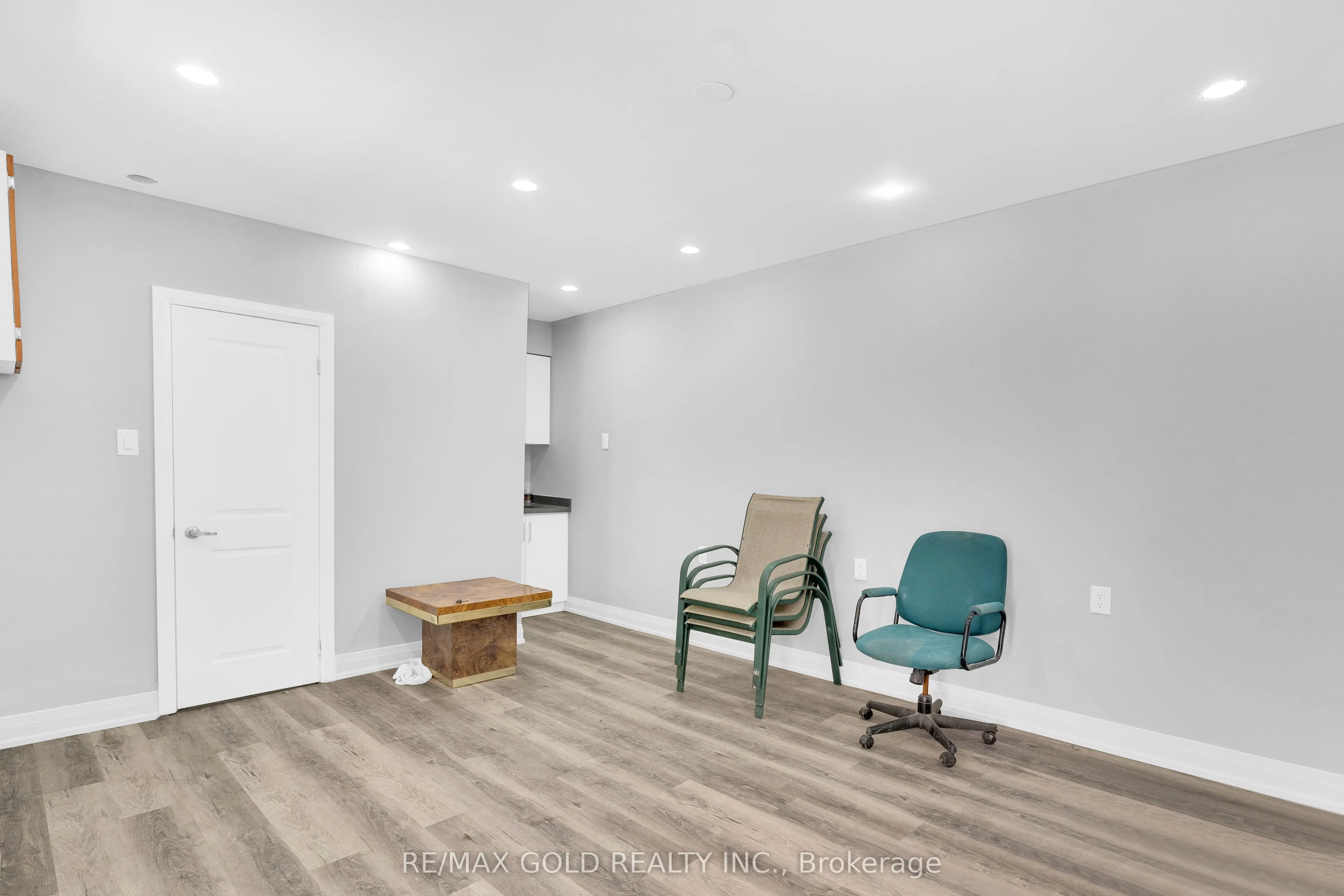 8 Fairglen Crescent