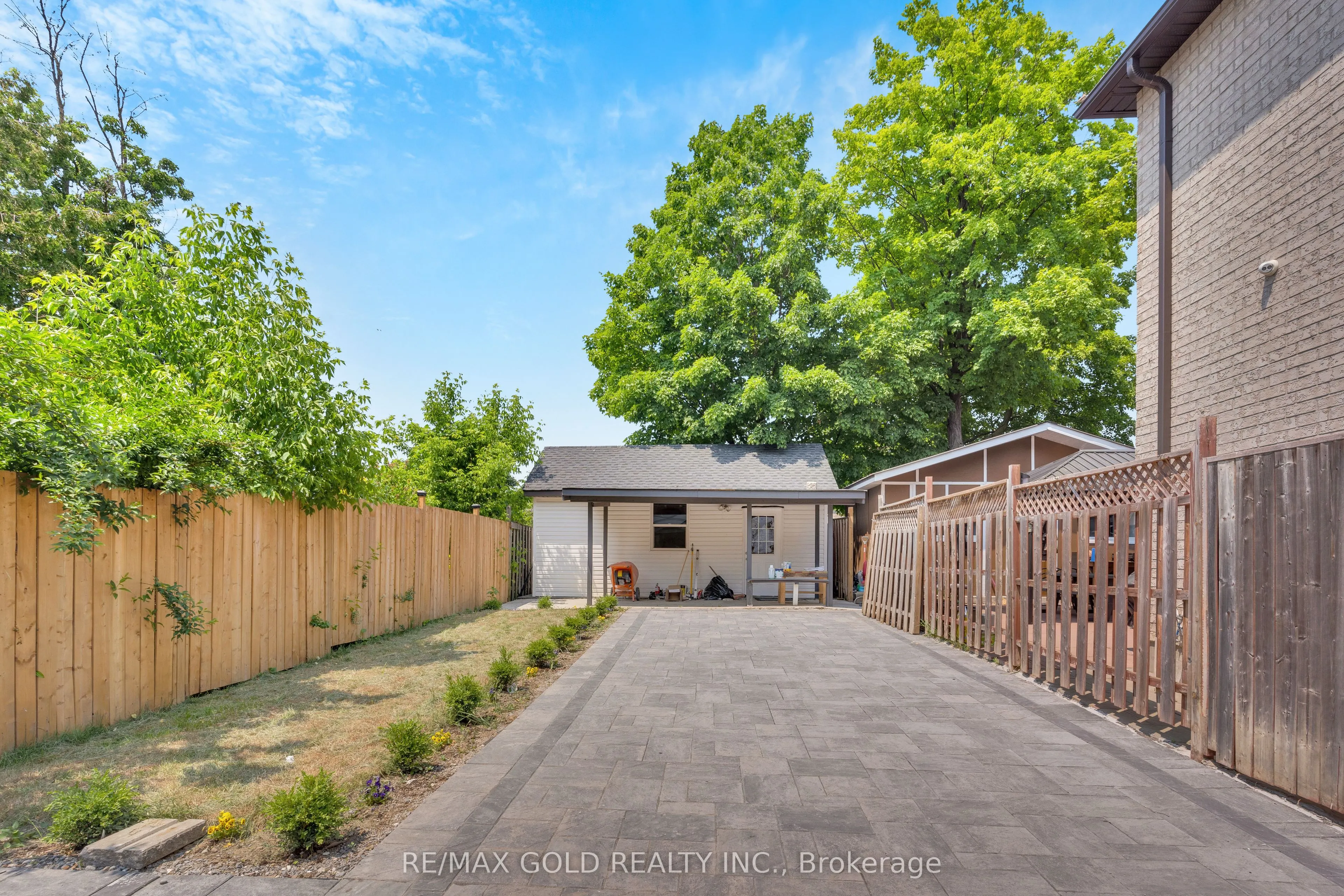 8 Fairglen Crescent