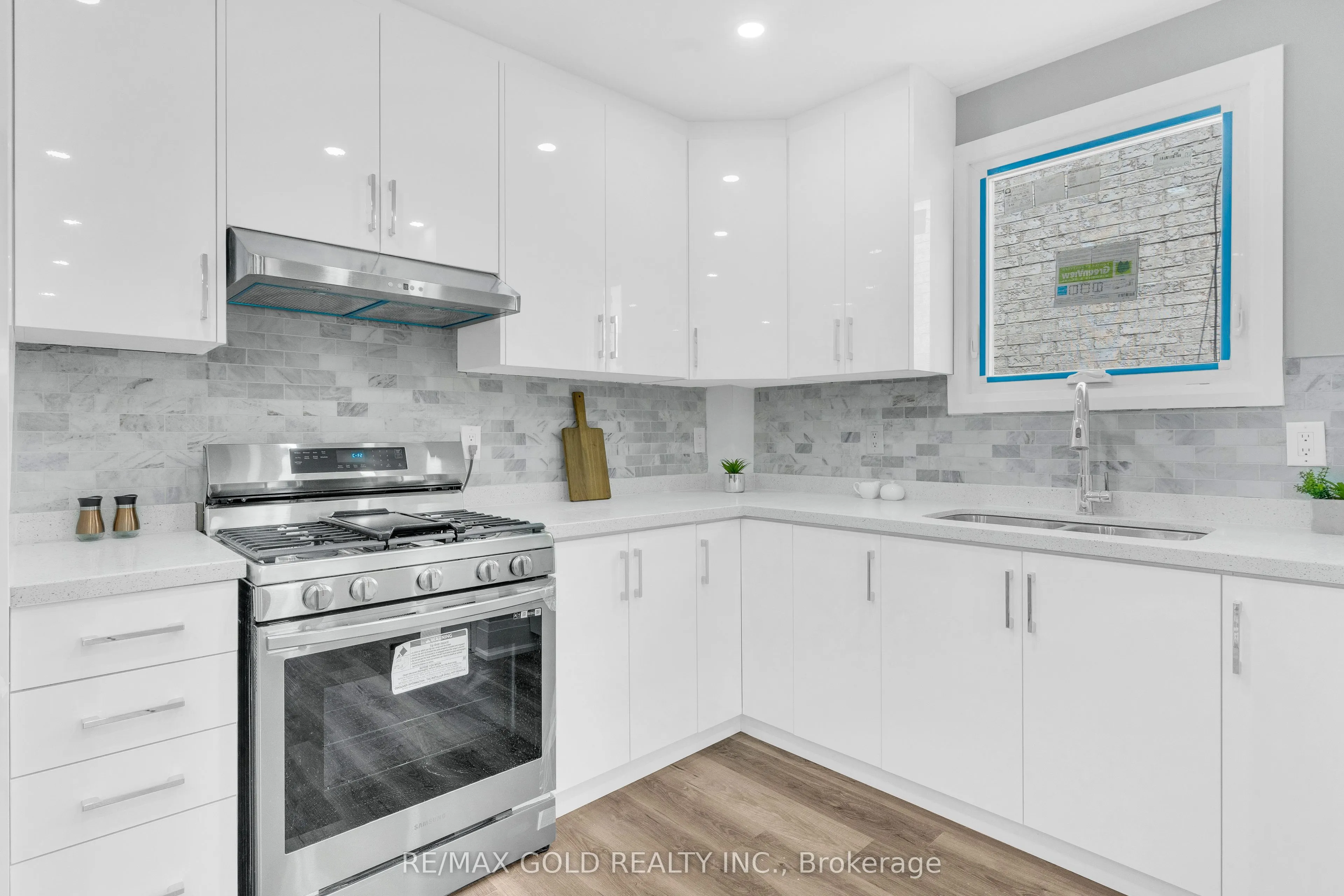 8 Fairglen Crescent