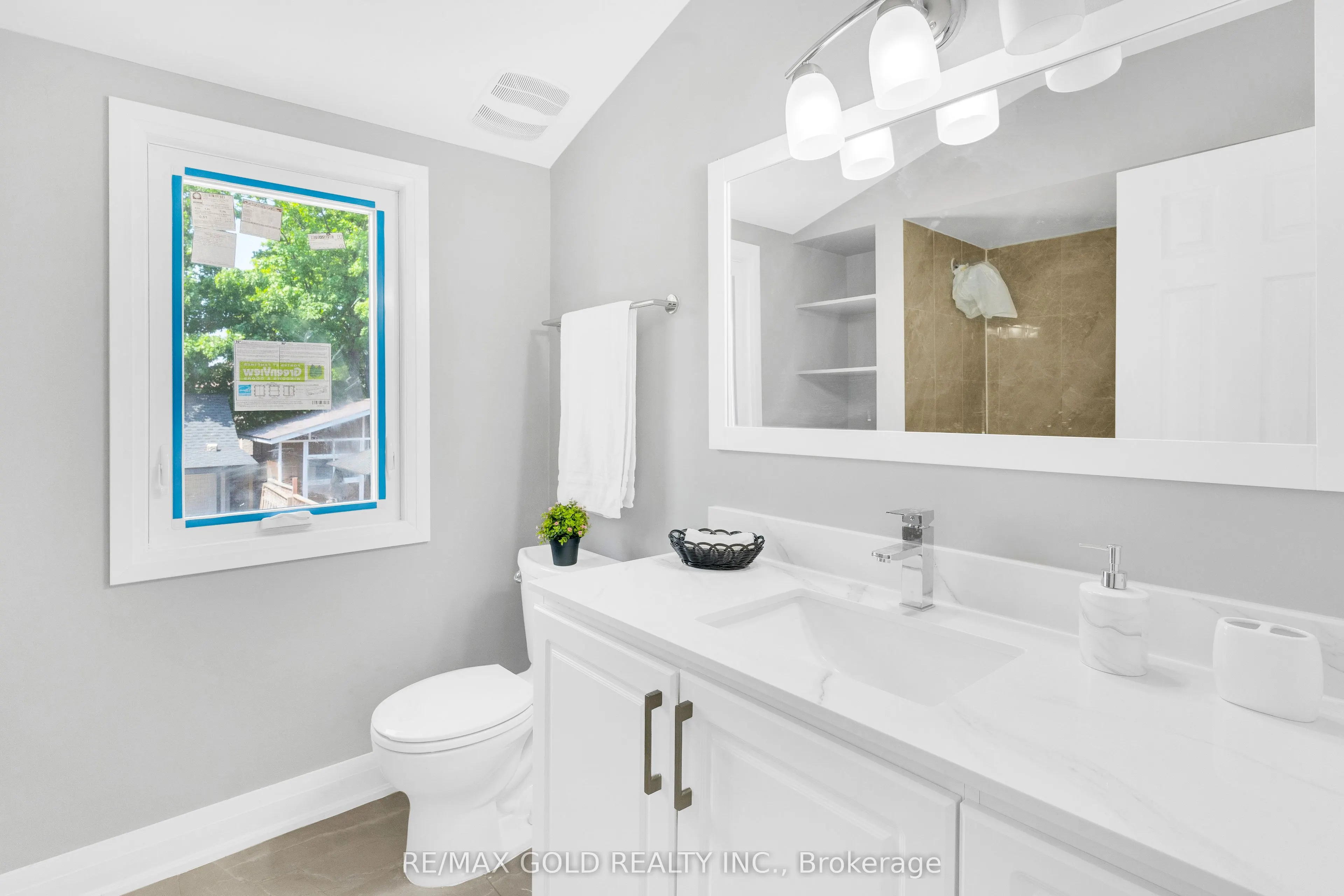 8 Fairglen Crescent
