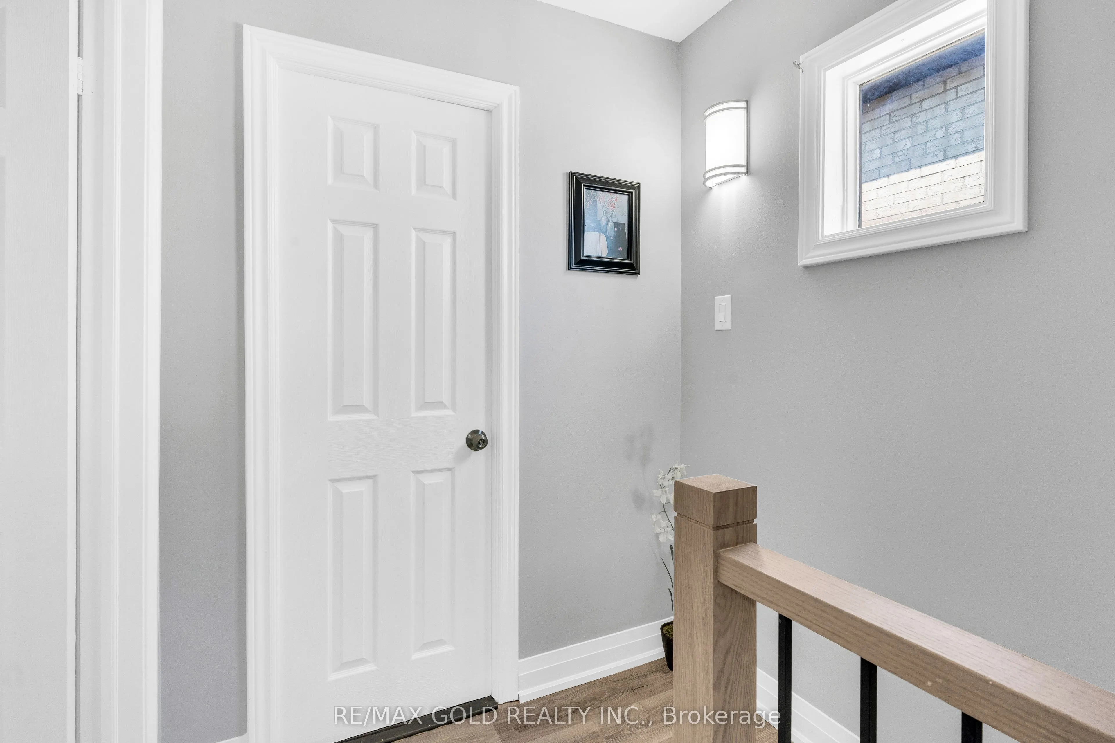 8 Fairglen Crescent
