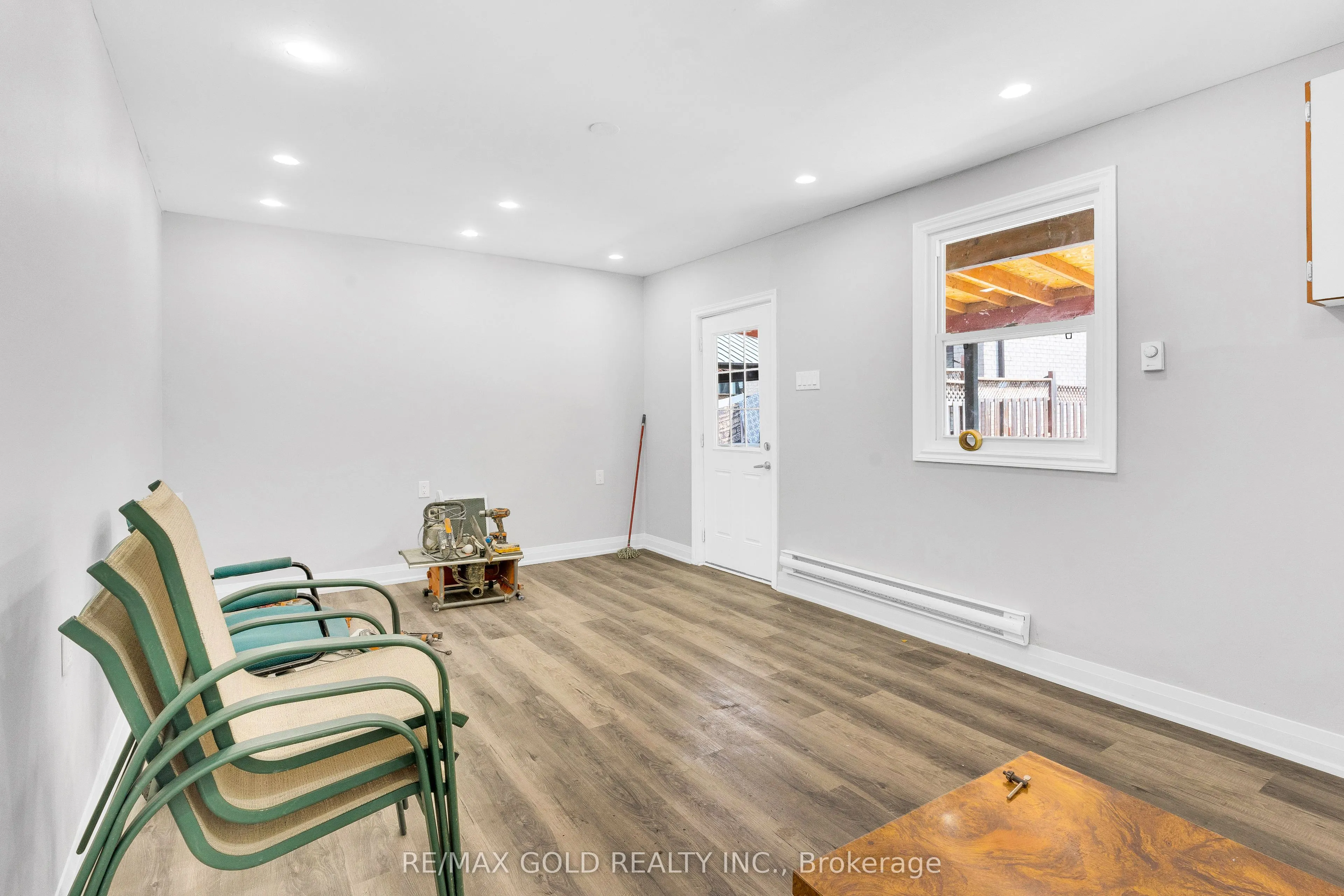 8 Fairglen Crescent
