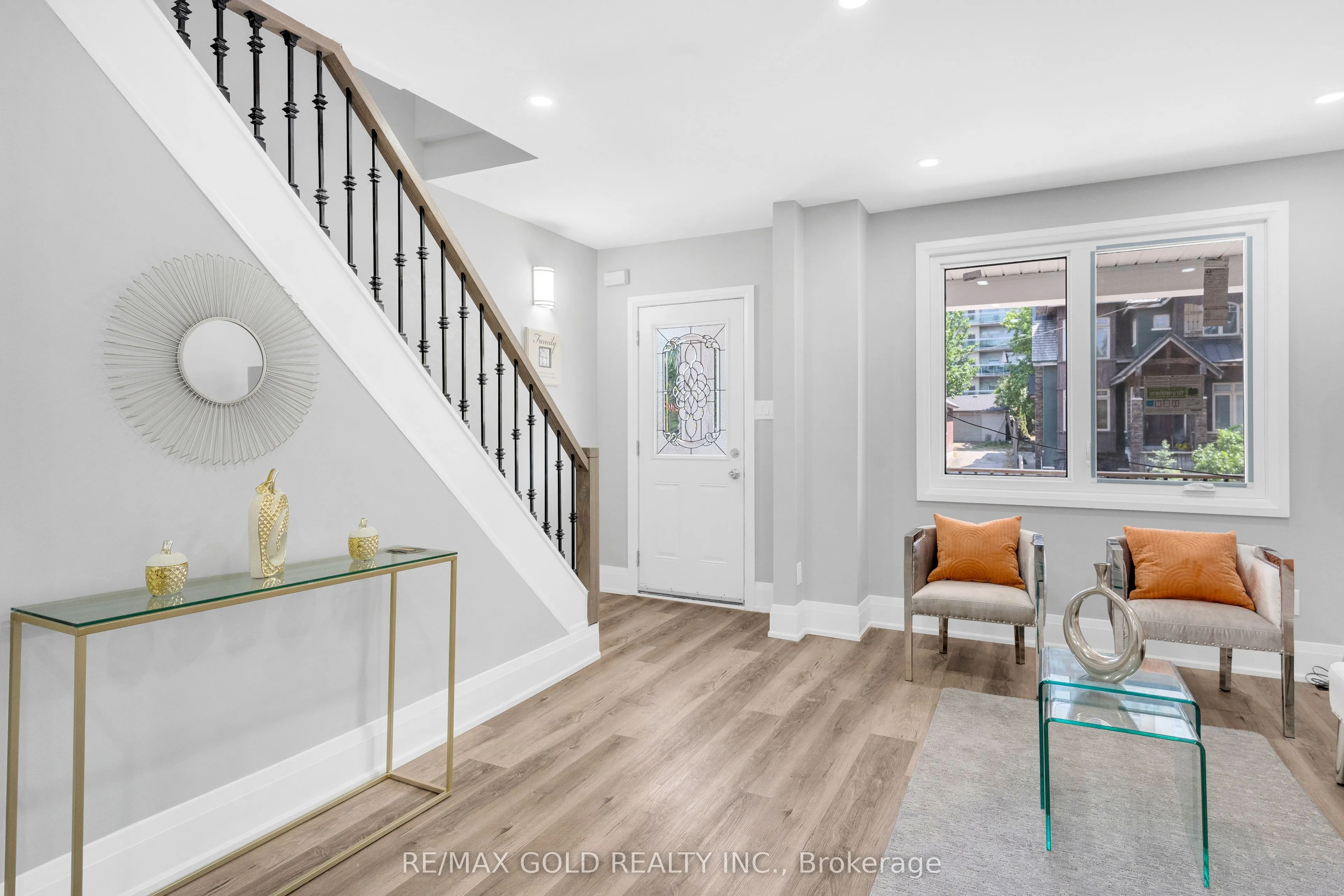 8 Fairglen Crescent