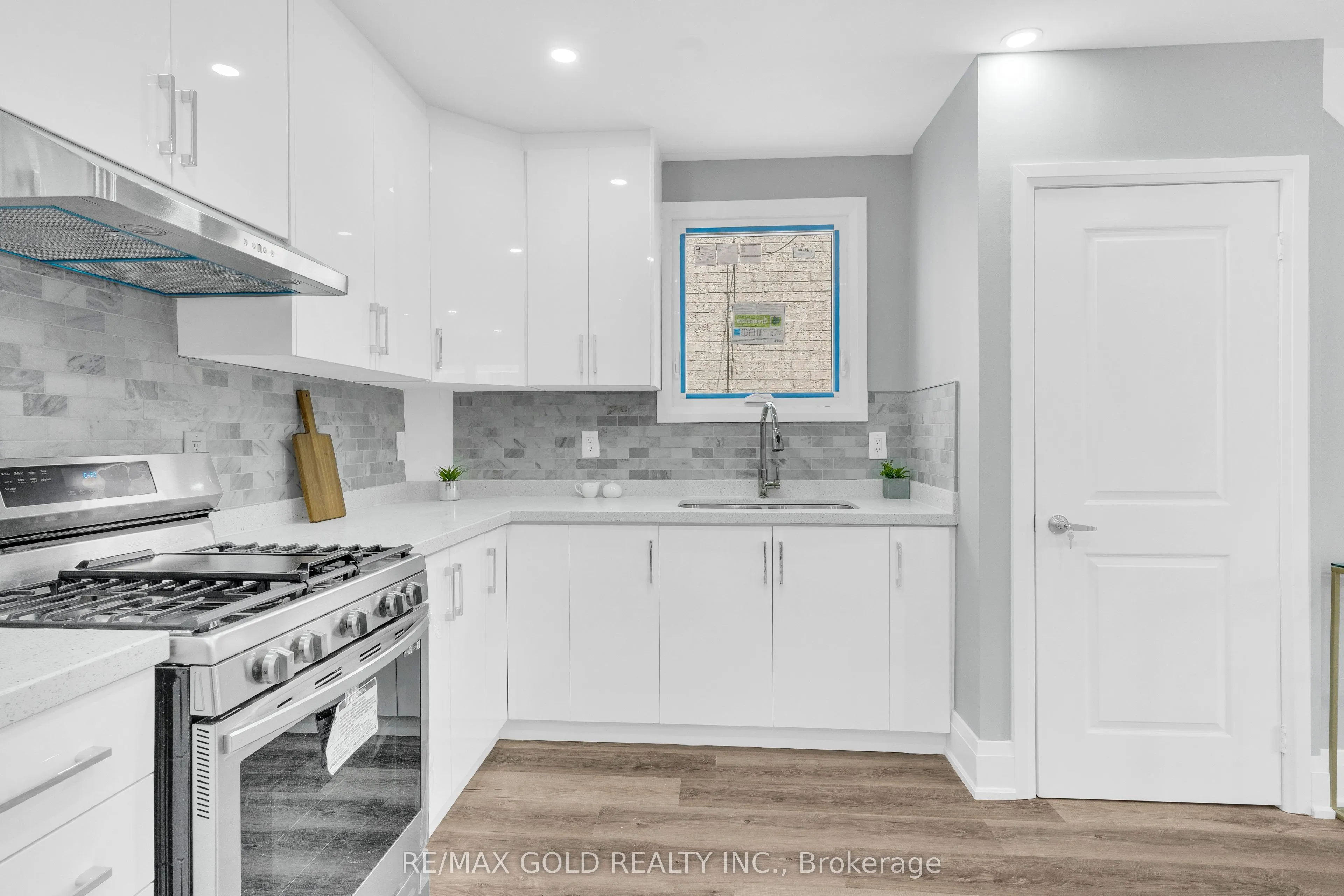 8 Fairglen Crescent