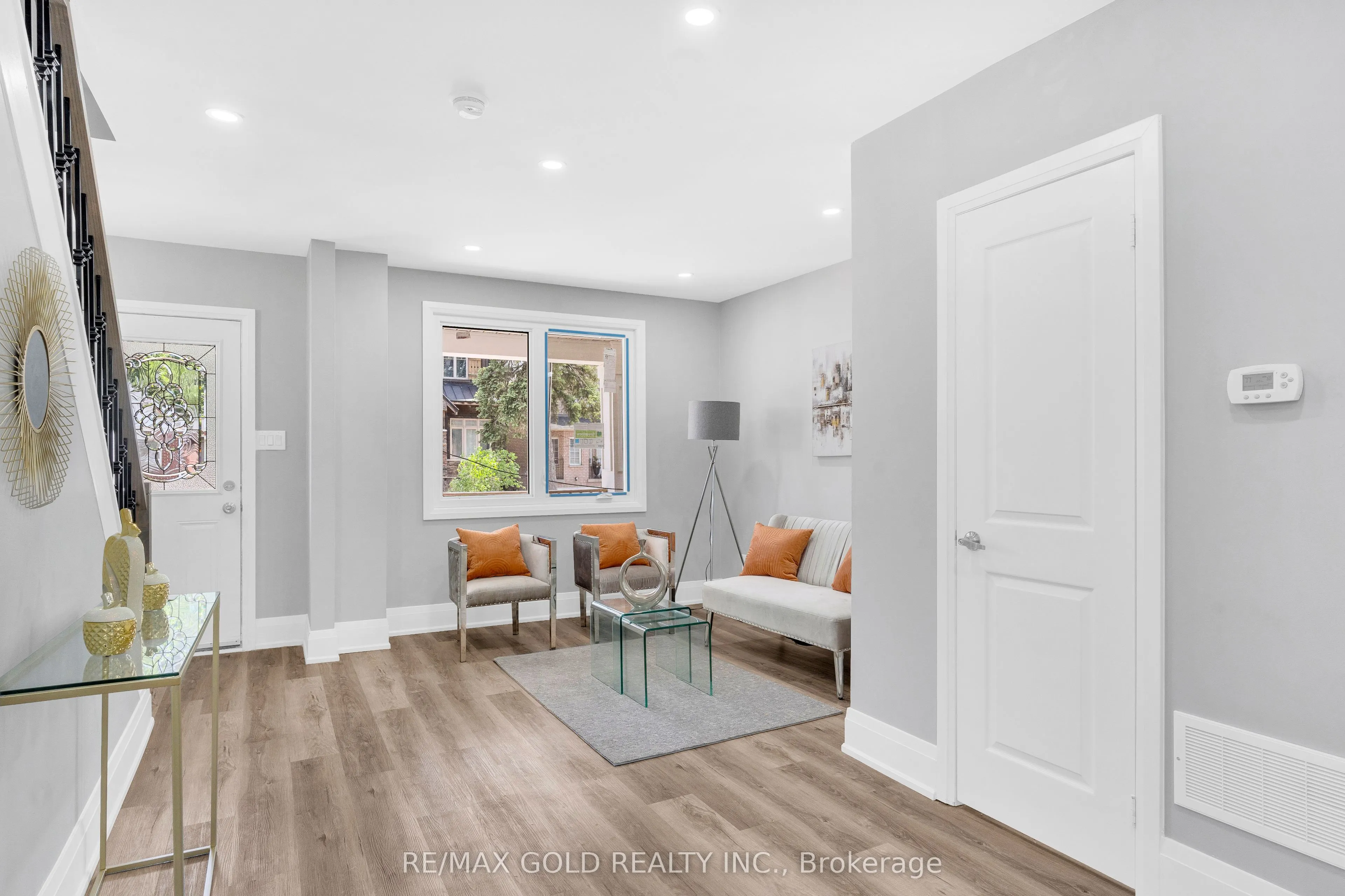 8 Fairglen Crescent