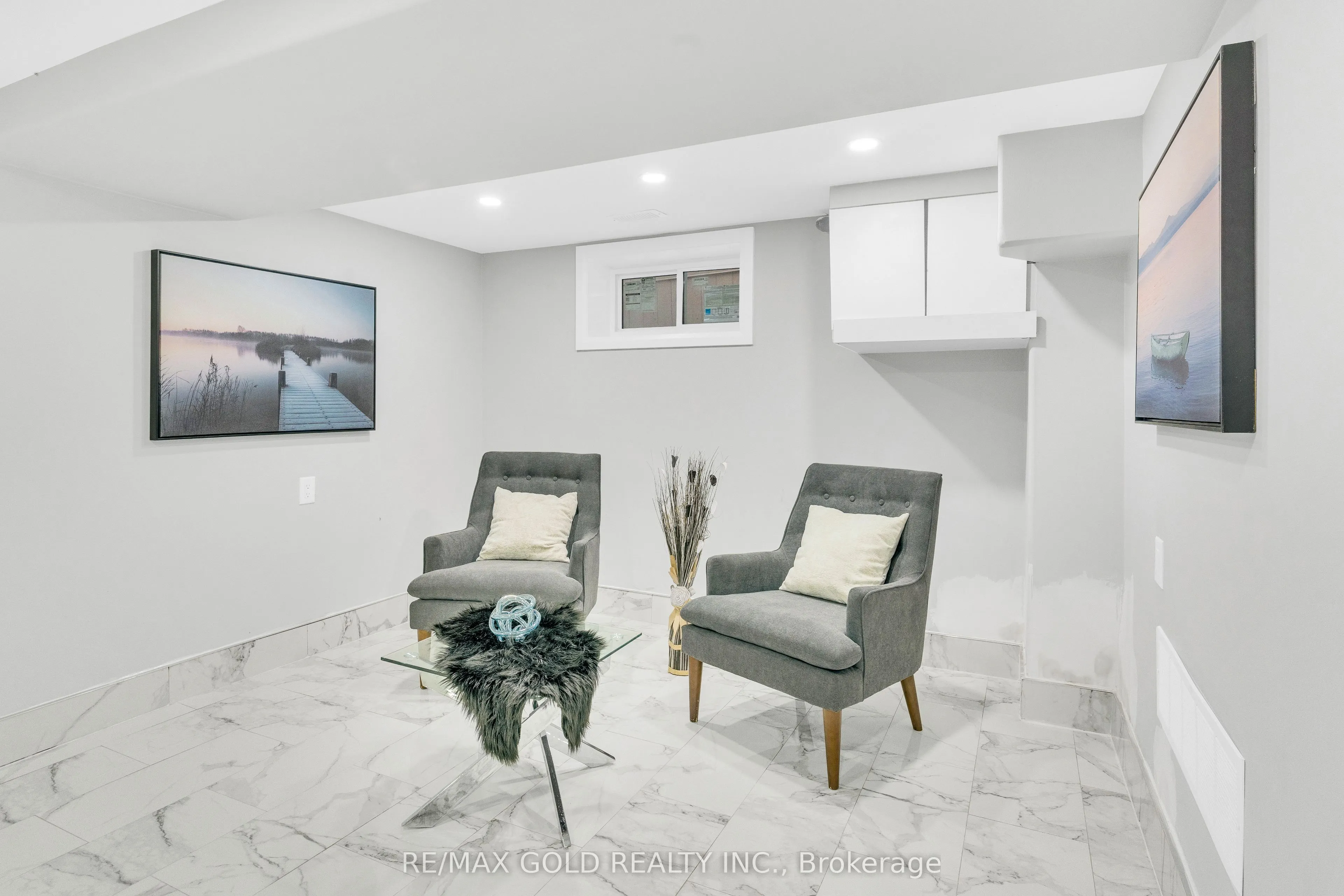 8 Fairglen Crescent